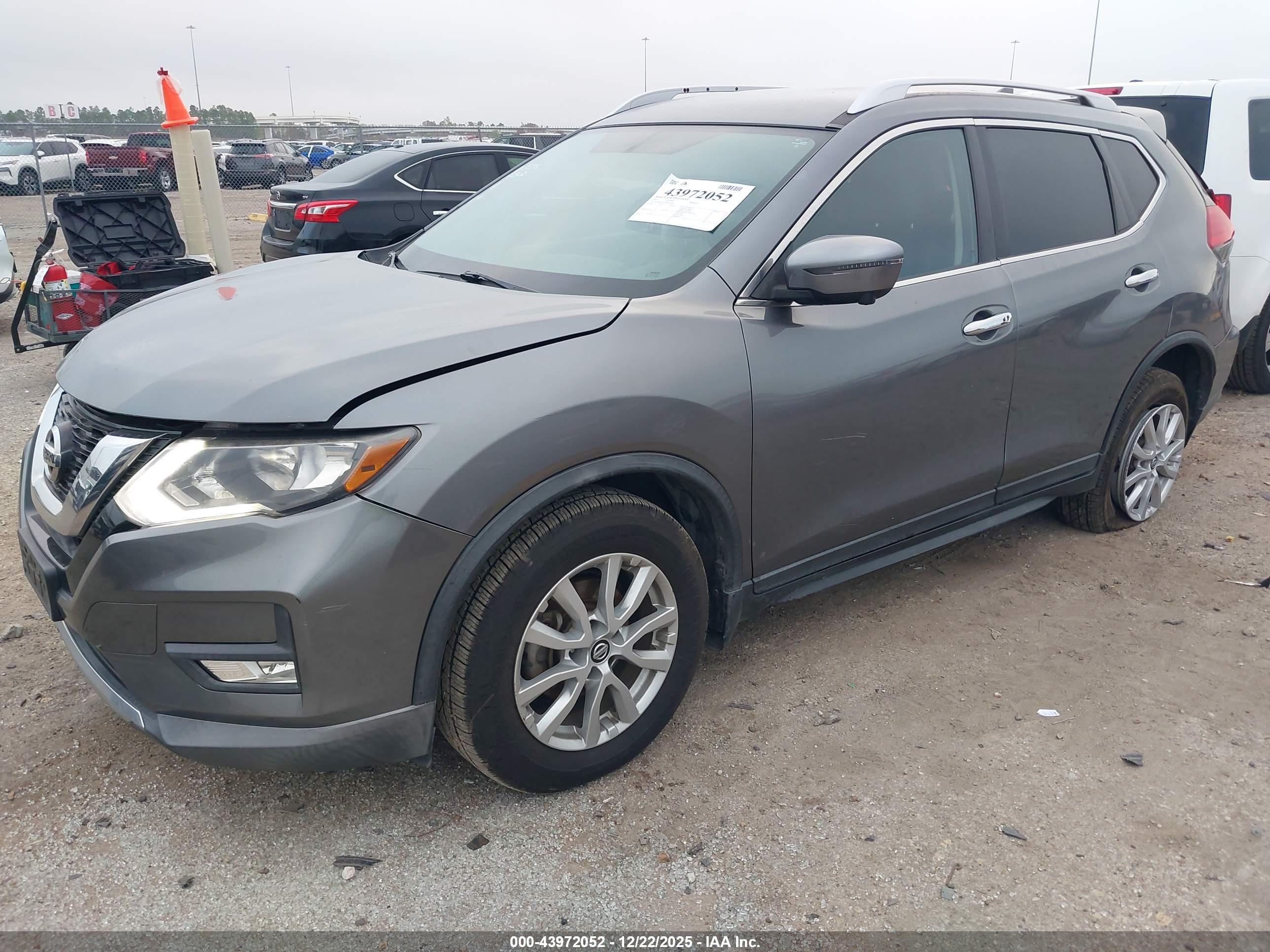 NISSAN ROGUE image 2