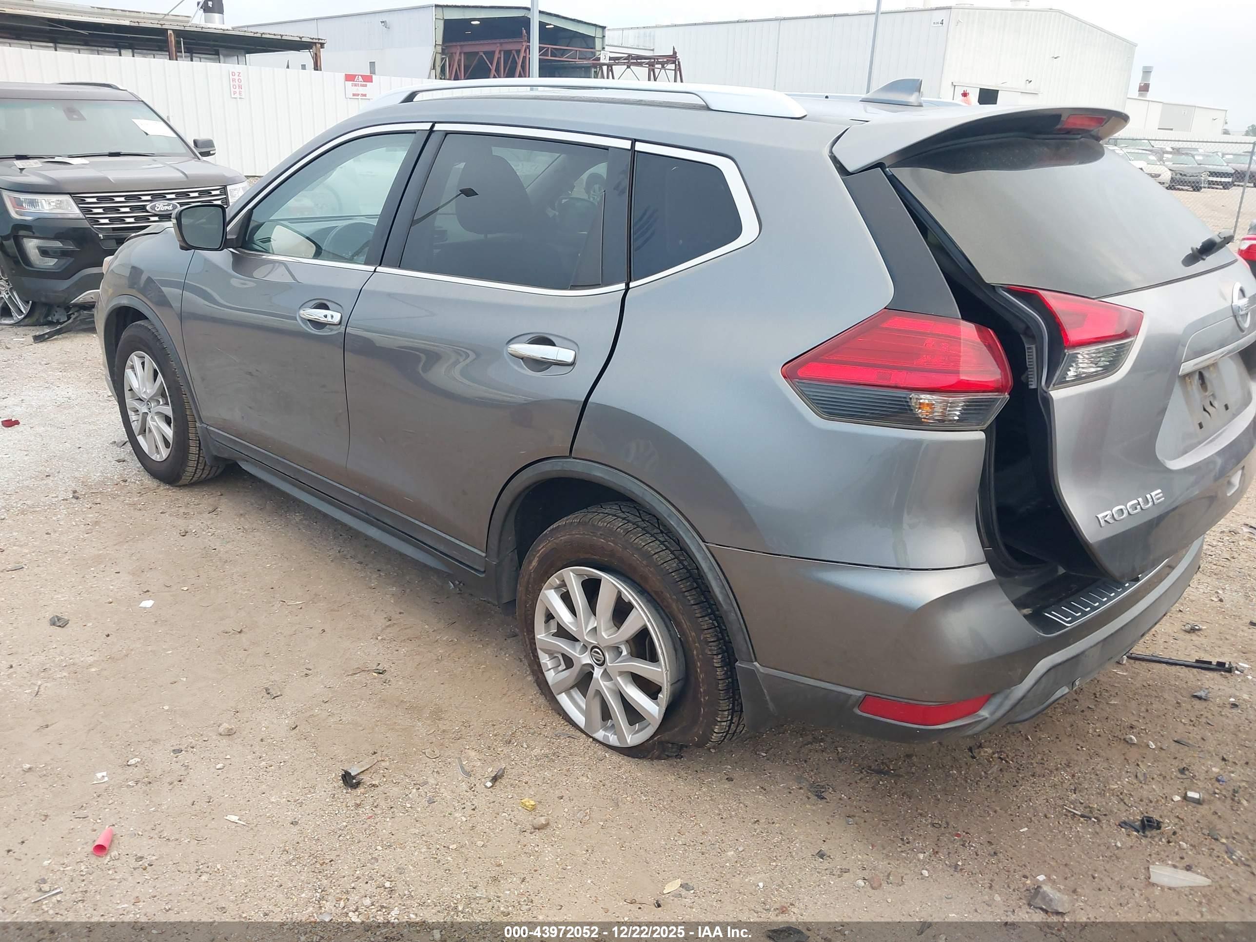 NISSAN ROGUE image 3