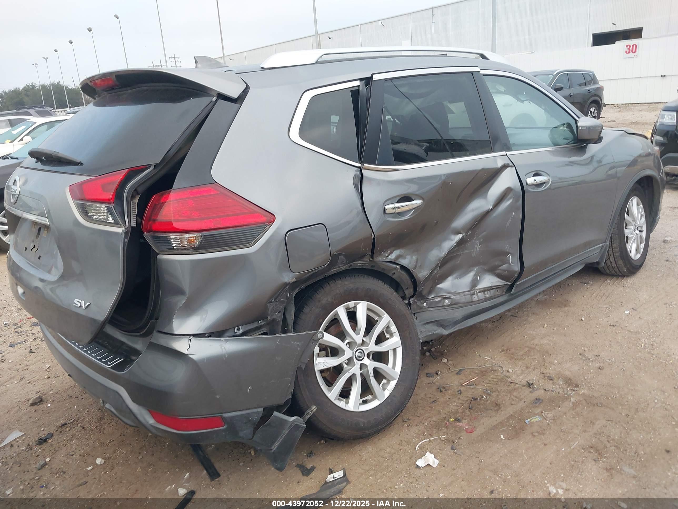 NISSAN ROGUE image 4