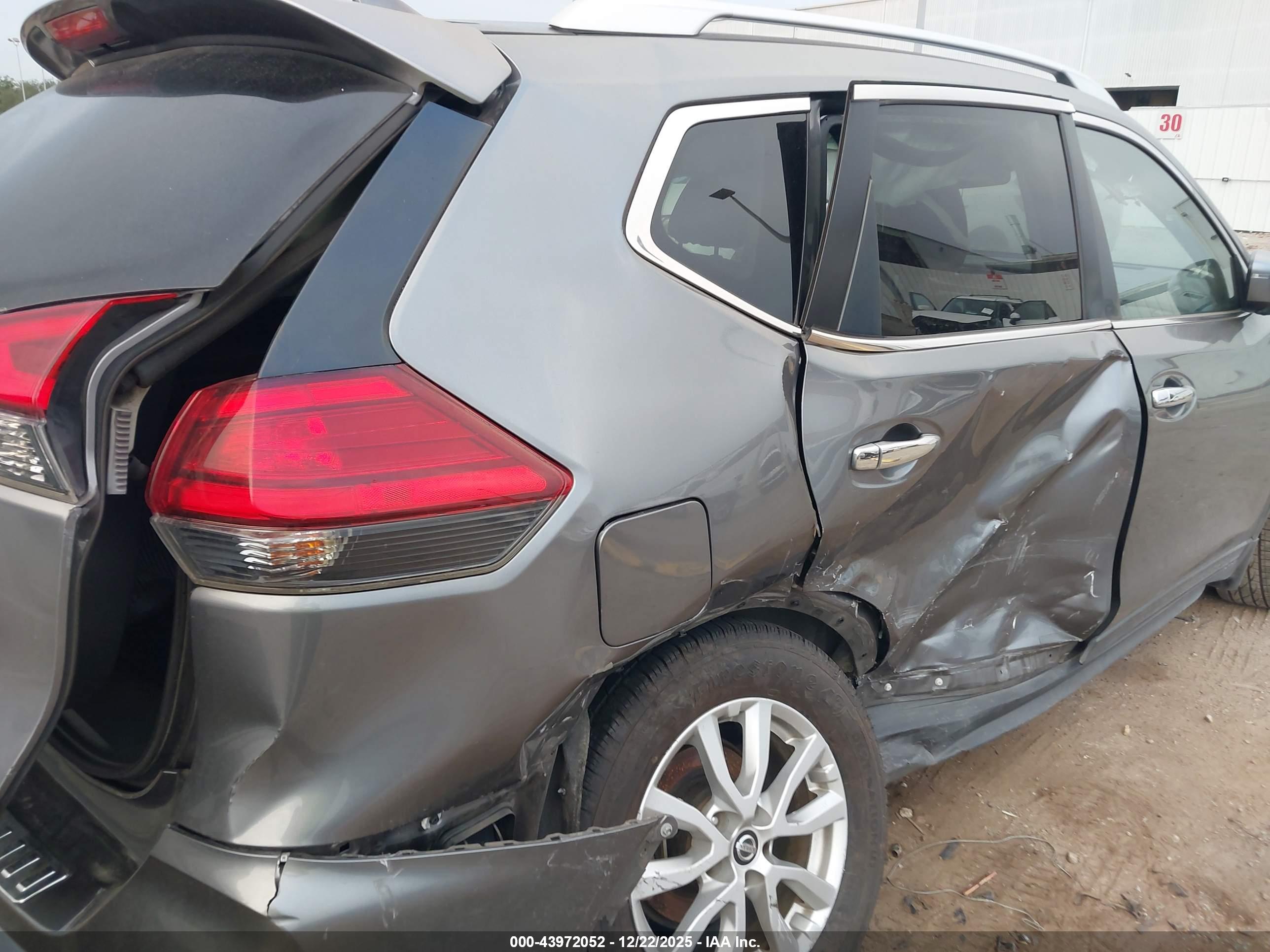 NISSAN ROGUE image 6