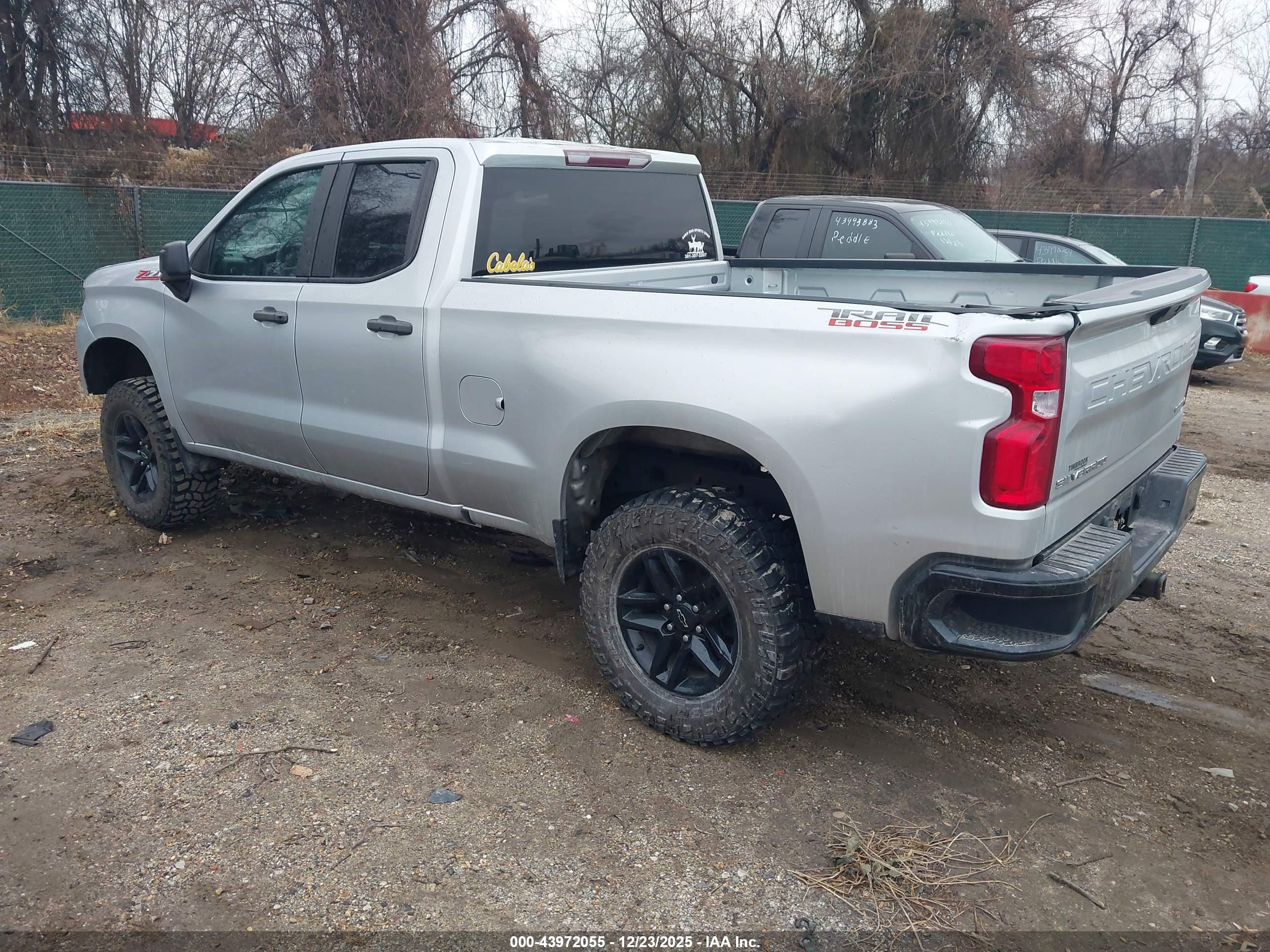 CHEVROLET SILVERADO image 3