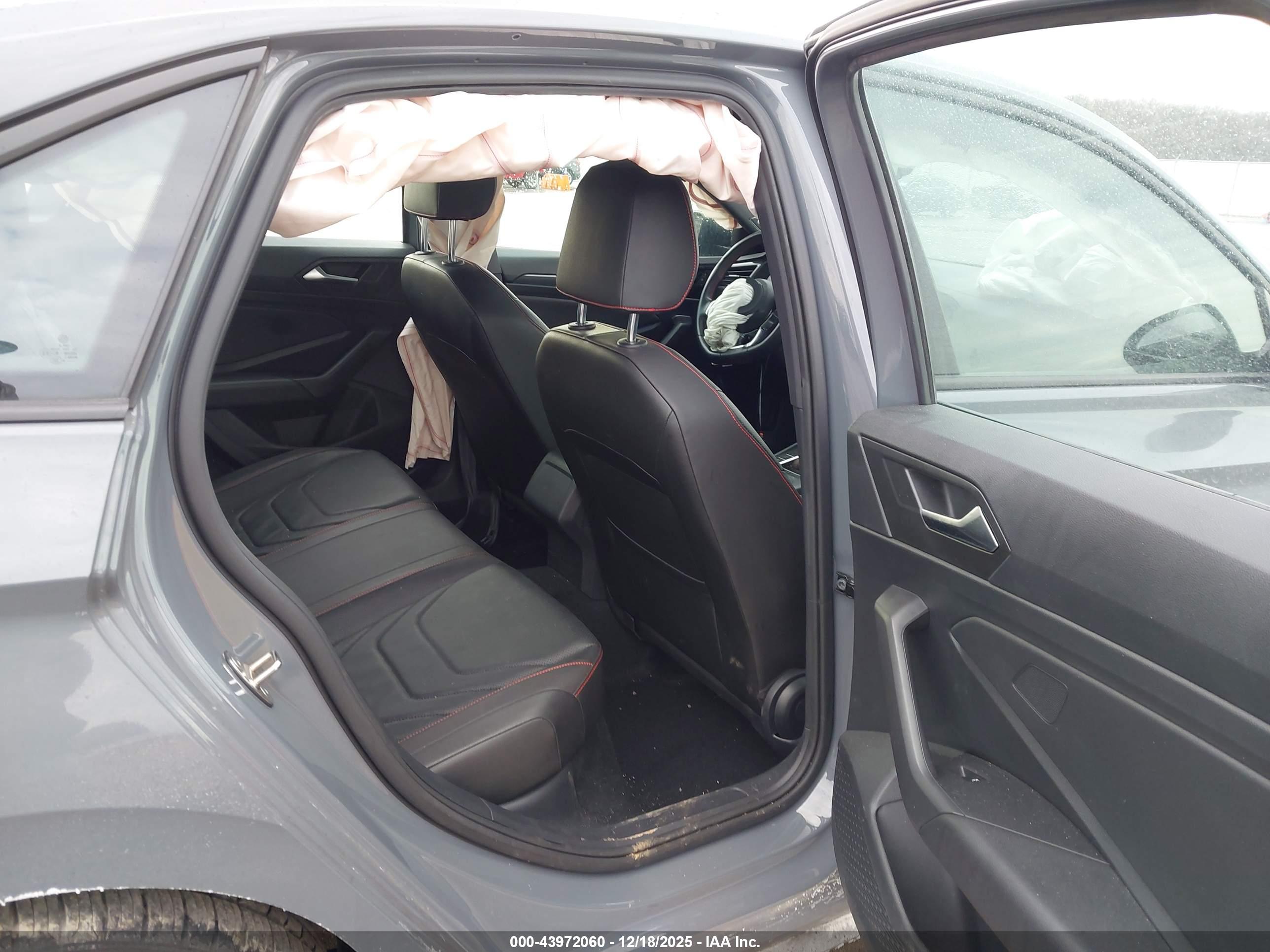 VOLKSWAGEN JETTA image 8