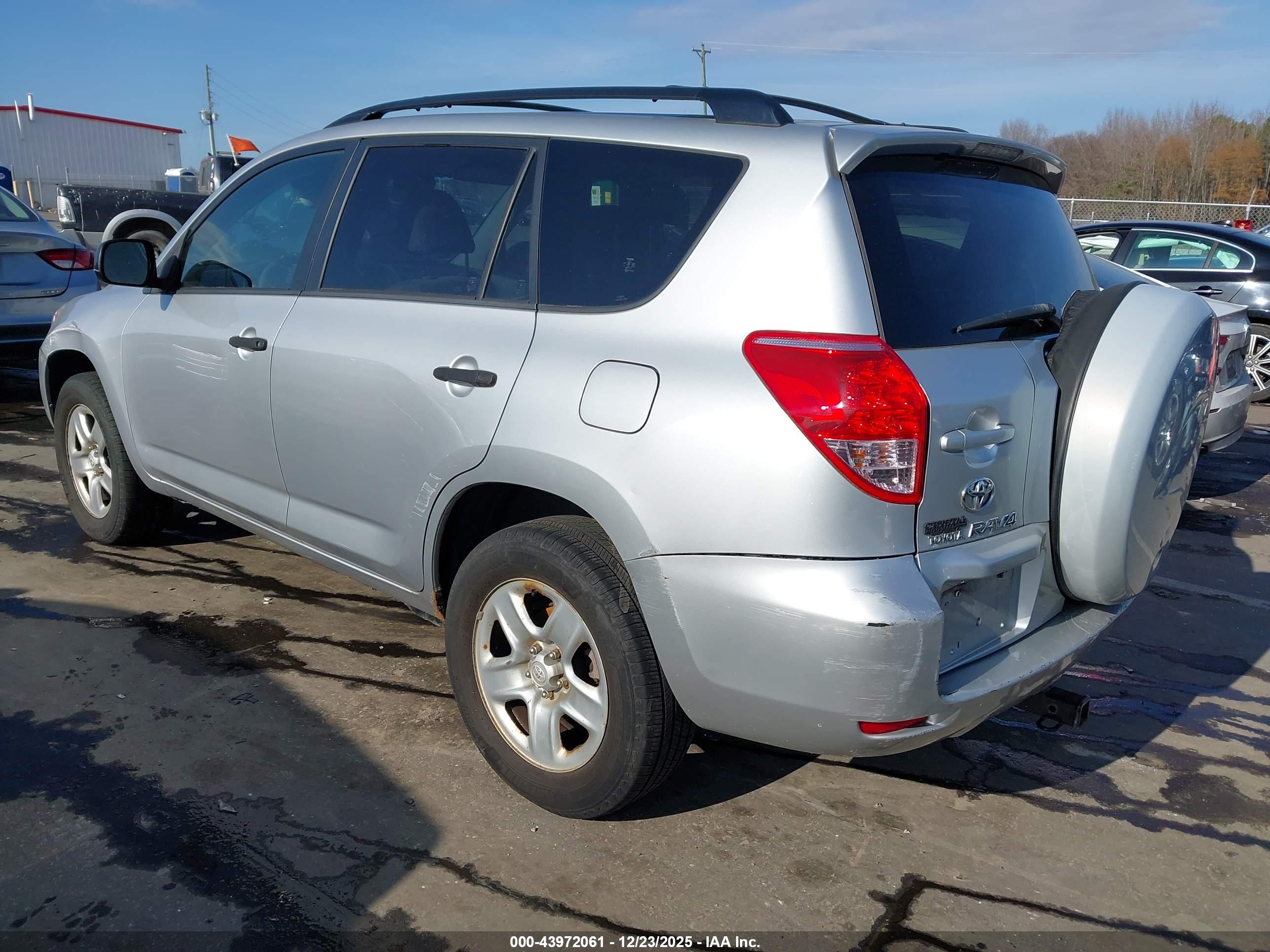 TOYOTA RAV4 image 3