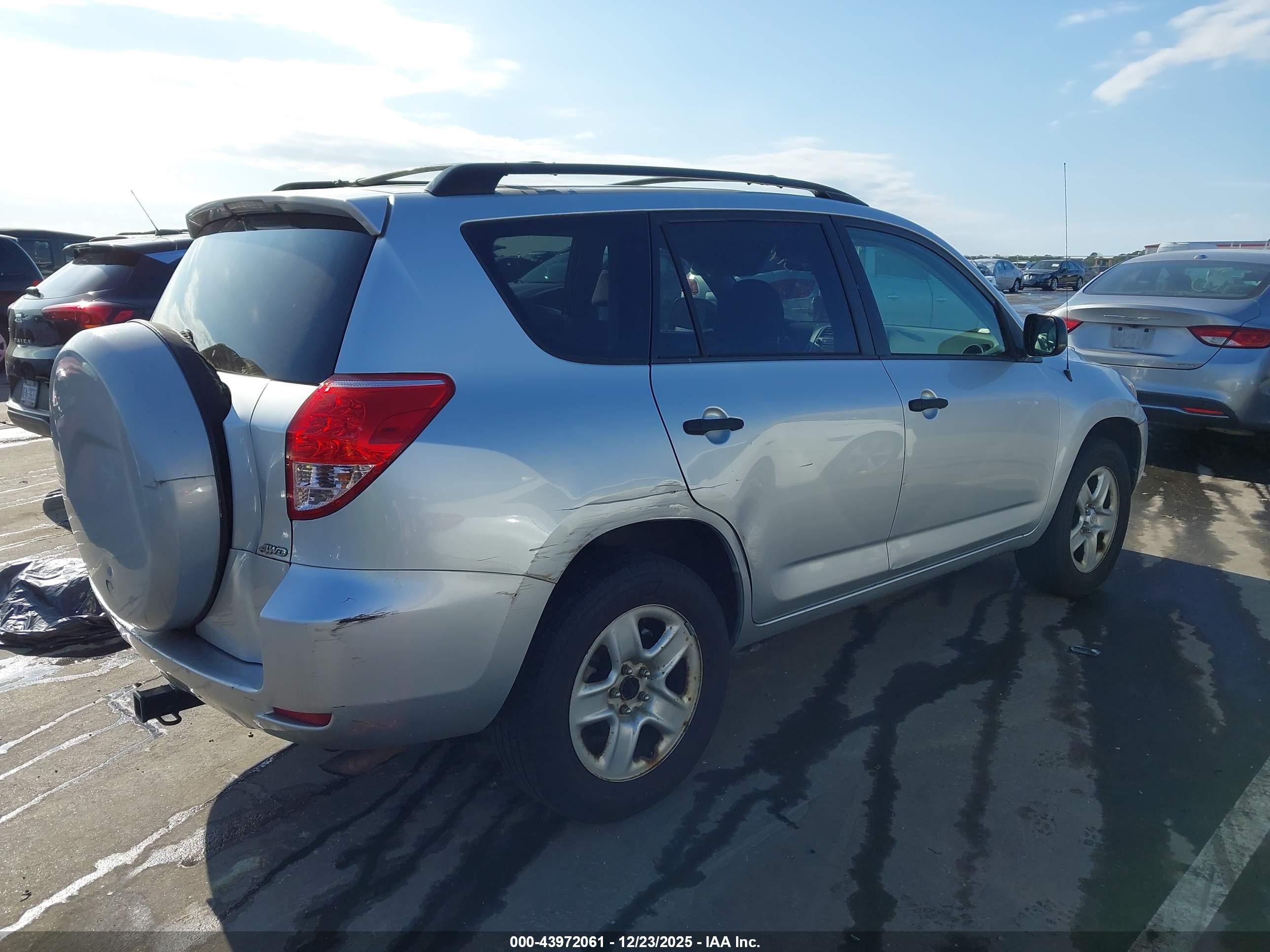 TOYOTA RAV4 image 4