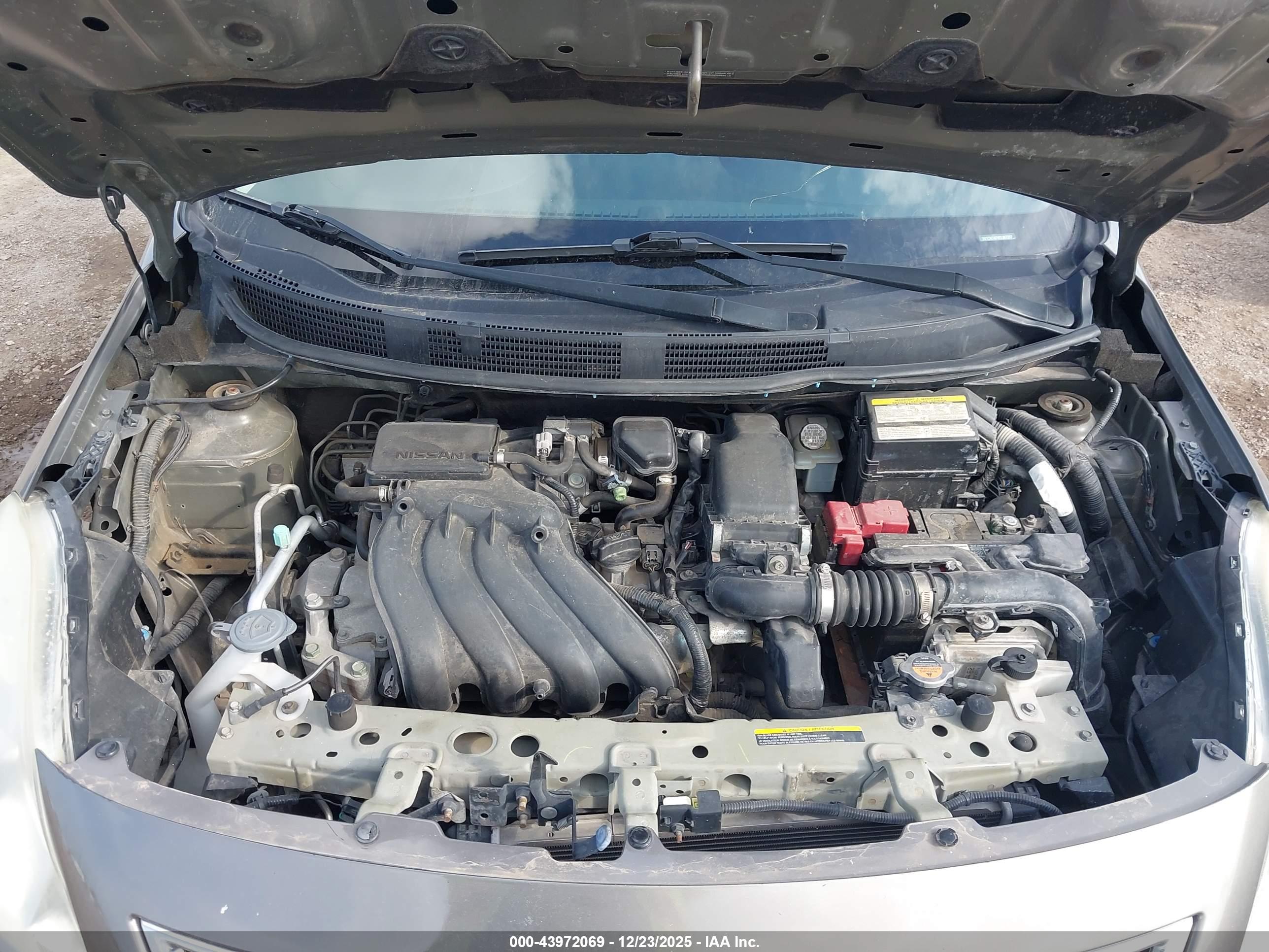 NISSAN VERSA image 10