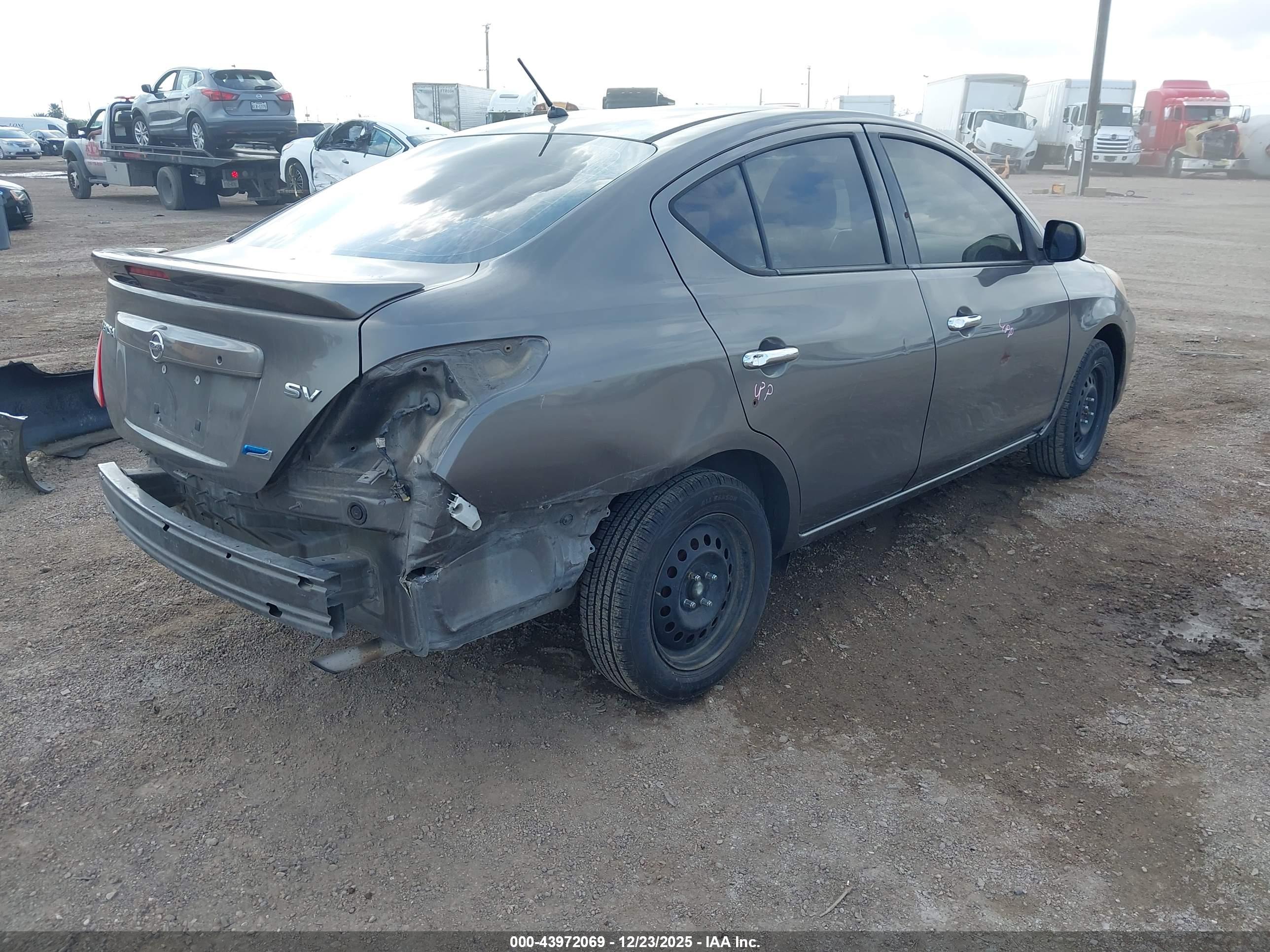 NISSAN VERSA image 4