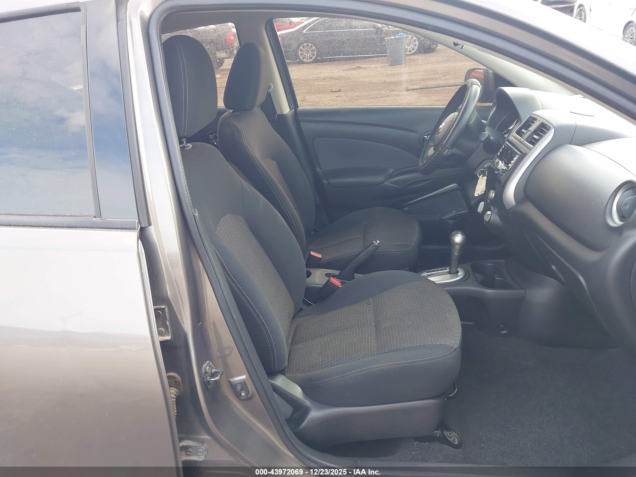 NISSAN VERSA image 5