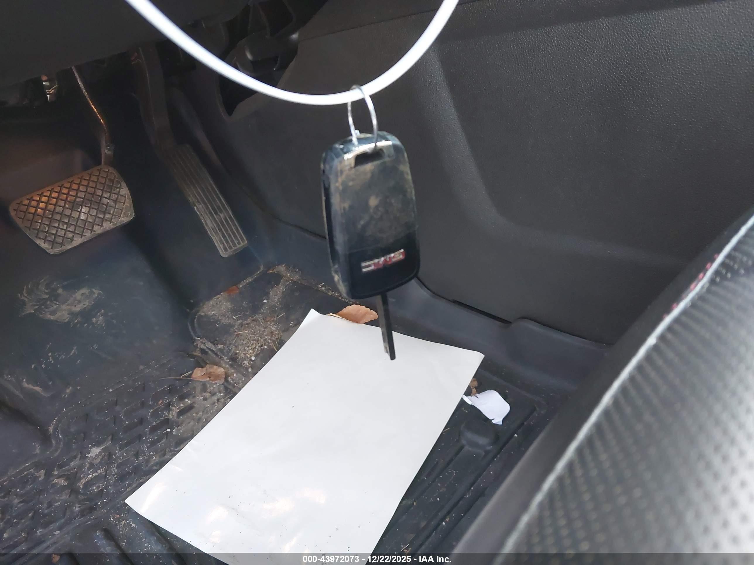 GMC TERRAIN image 11
