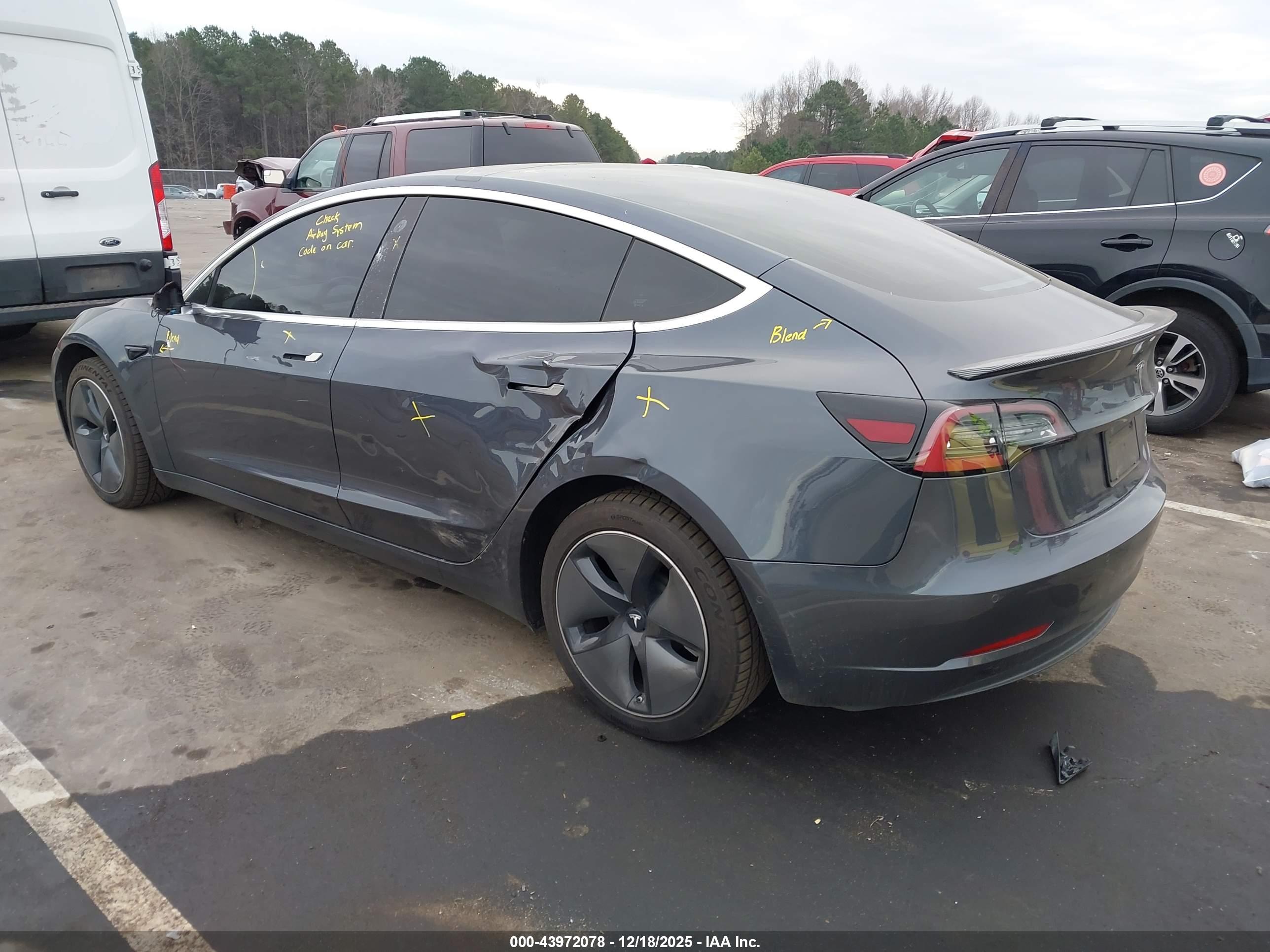 TESLA MODEL image 3
