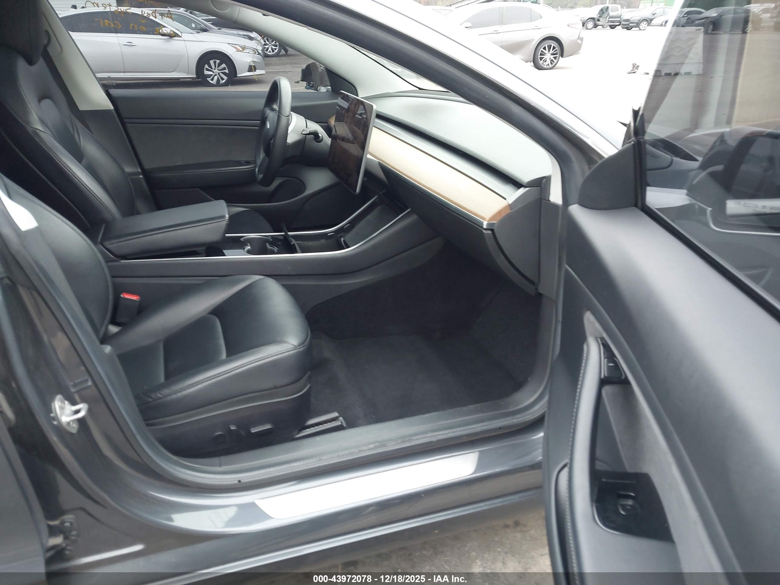 TESLA MODEL image 5