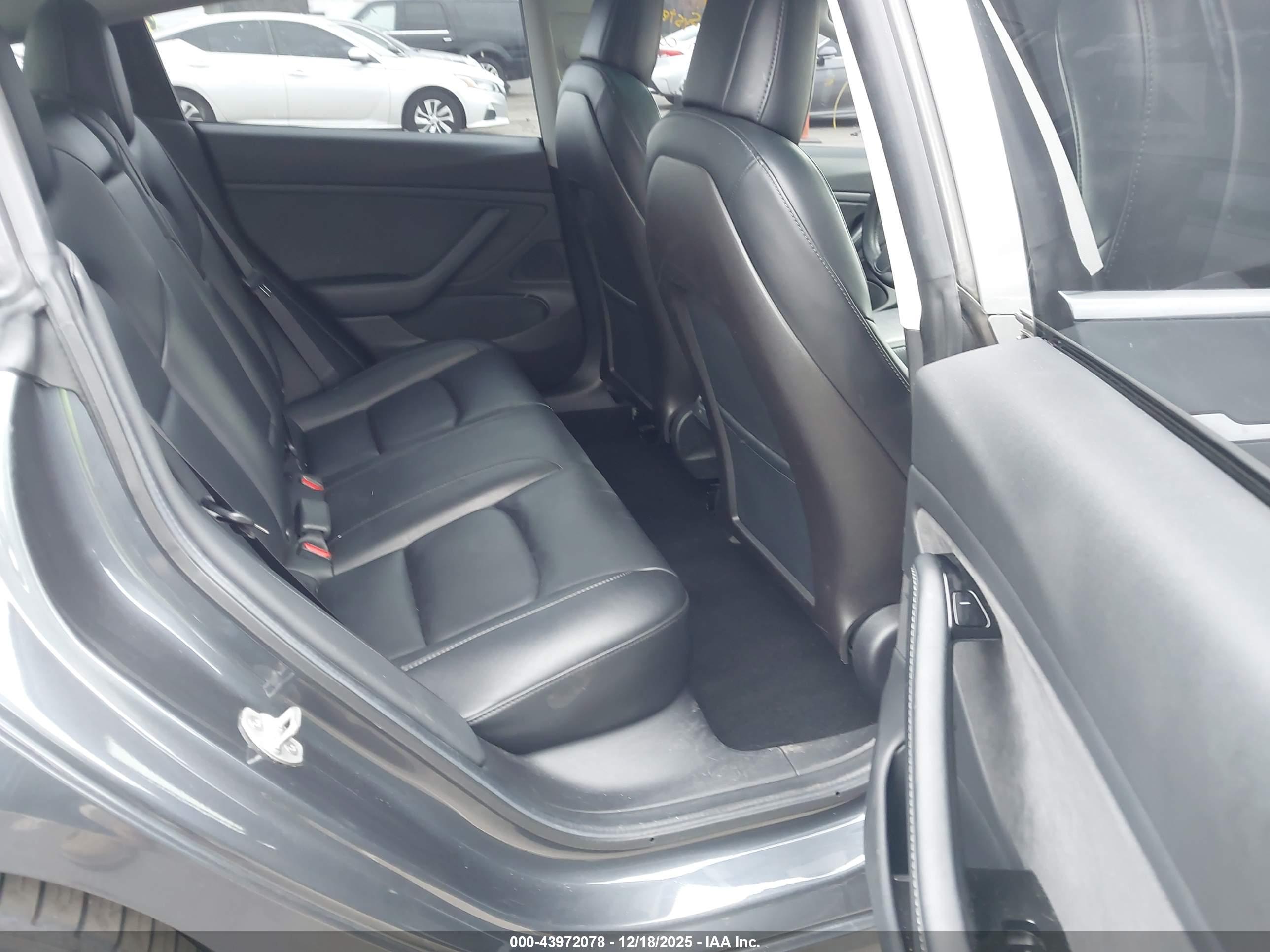 TESLA MODEL image 8