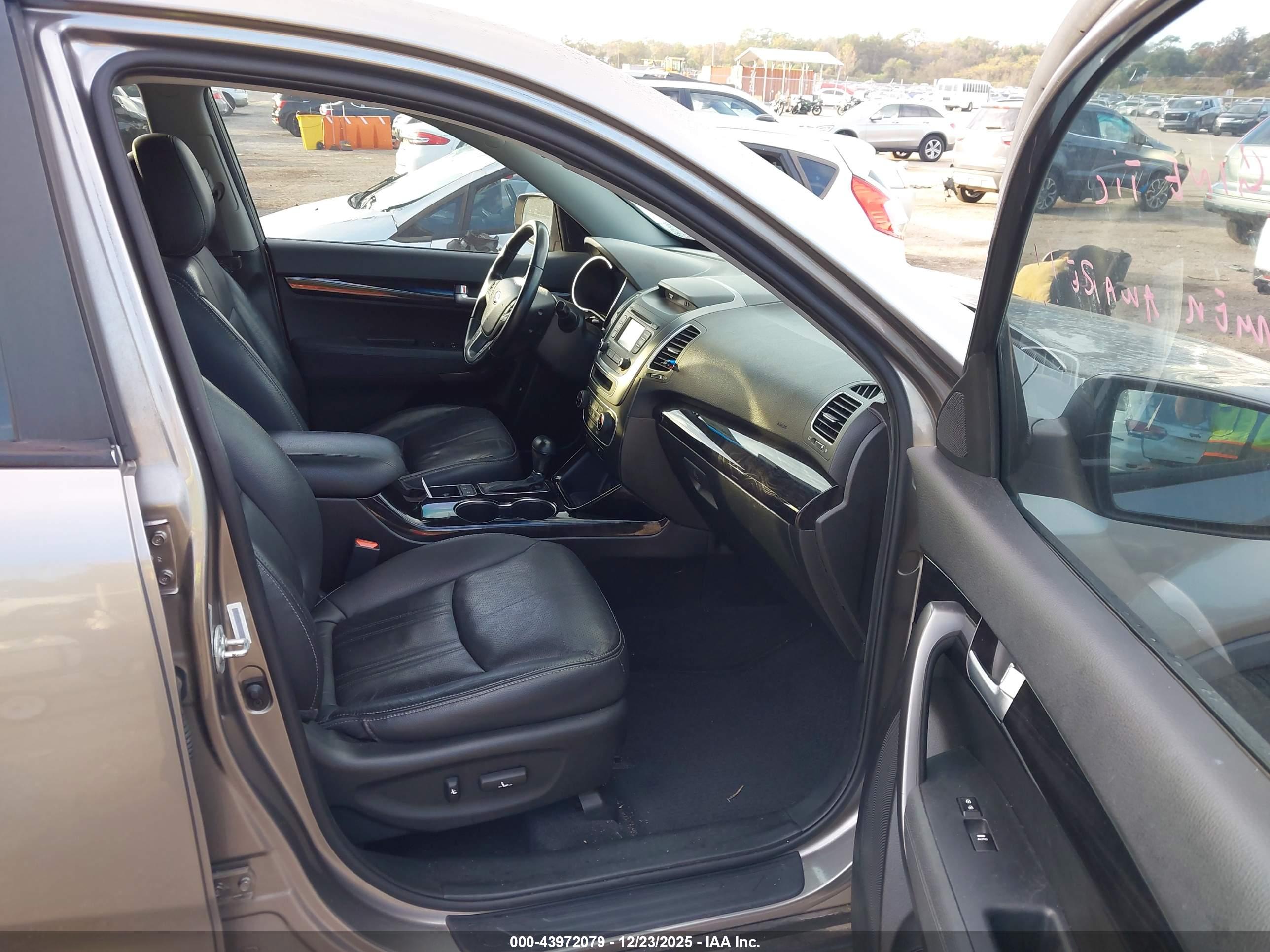 KIA SORENTO image 5