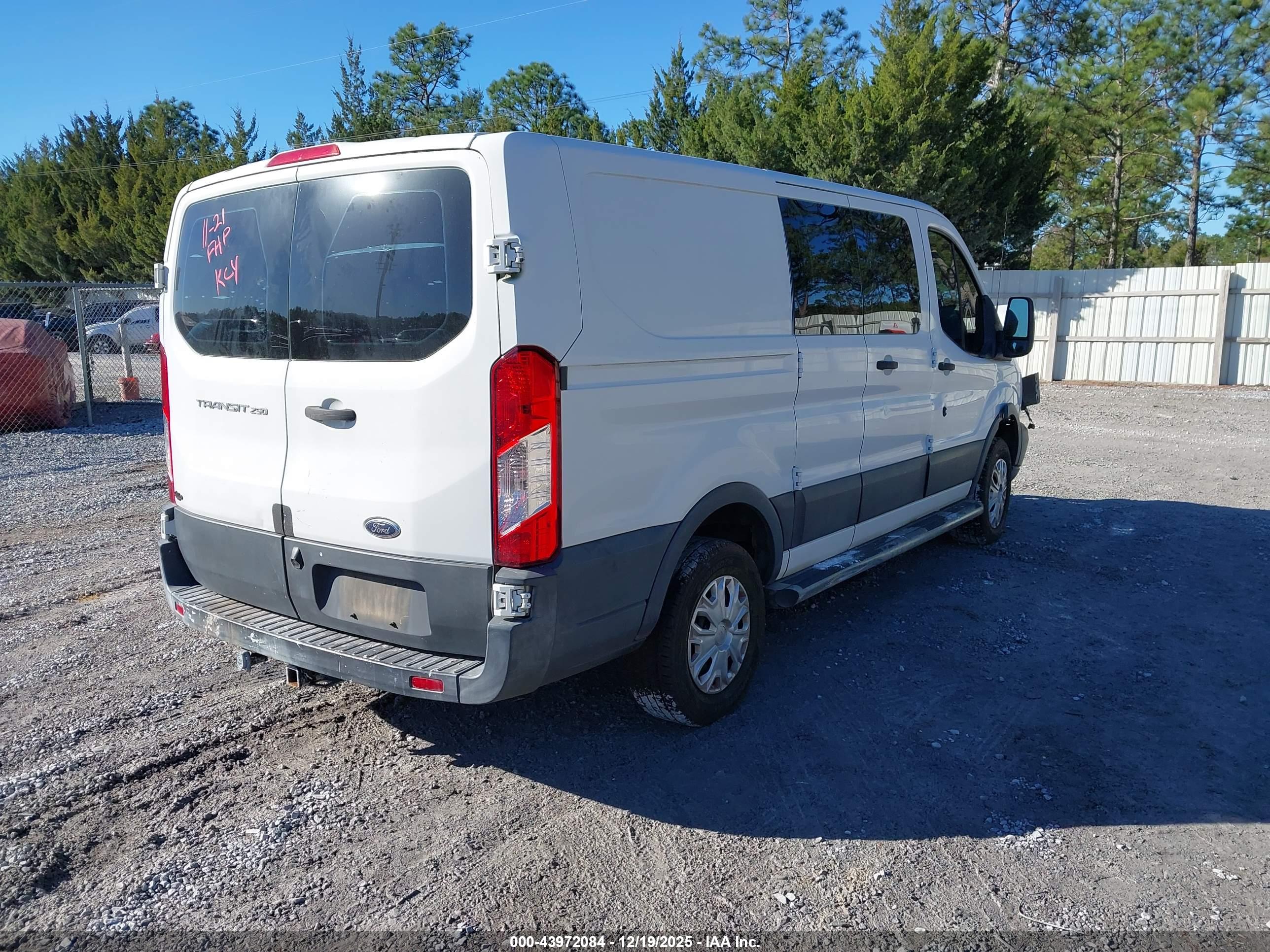 FORD TRANSIT-250 image 4