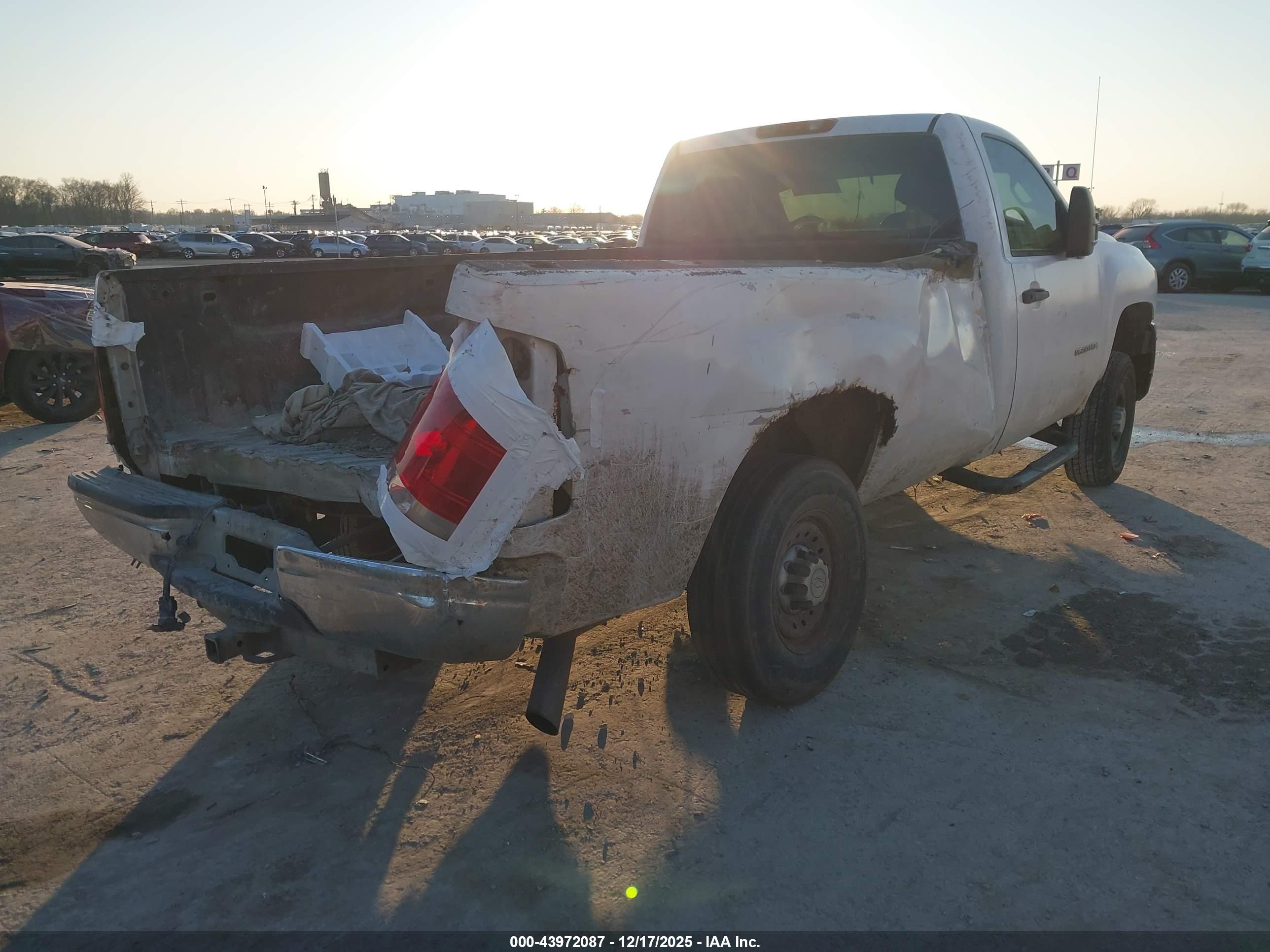 CHEVROLET SILVERADO image 4