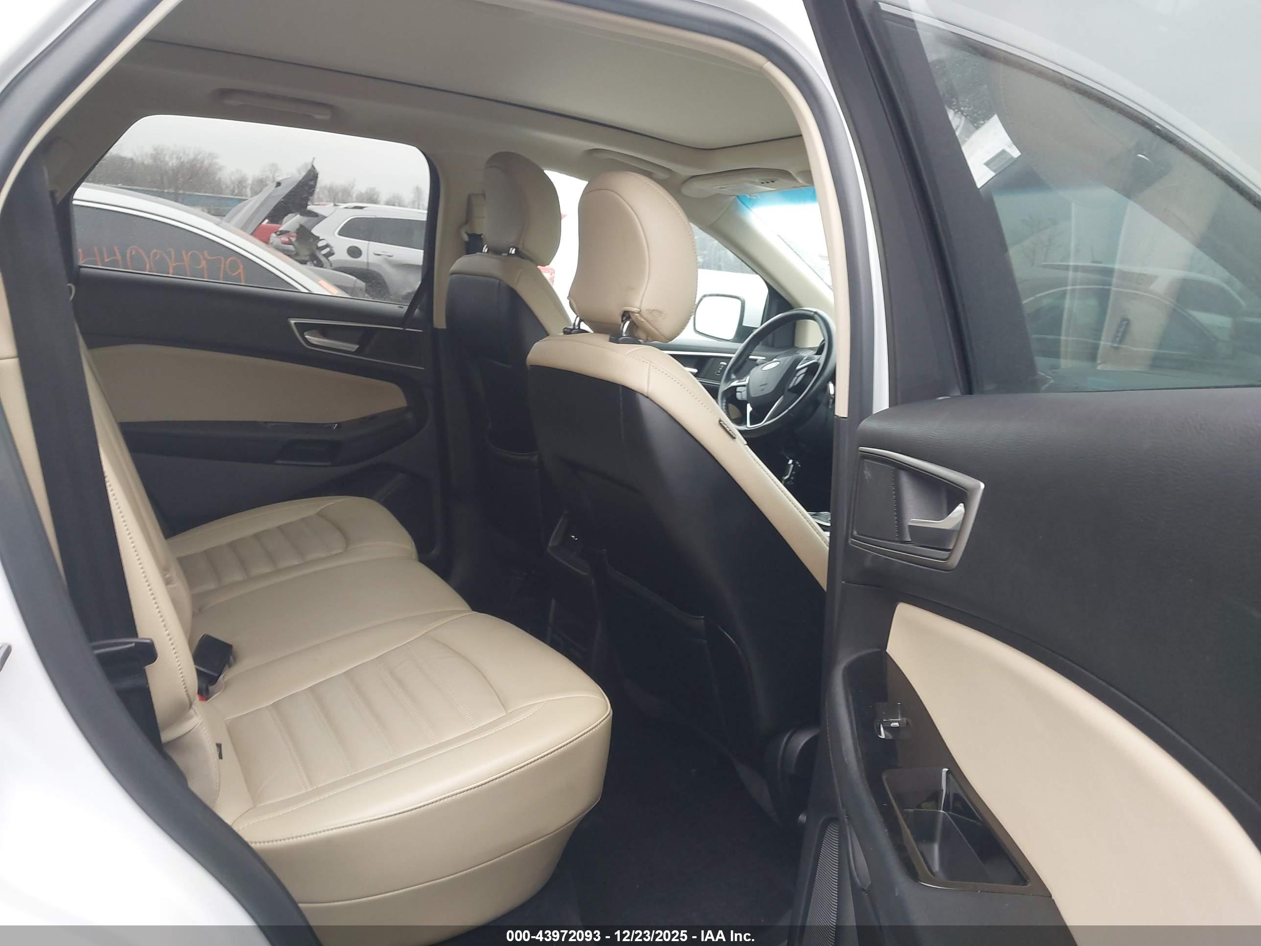 FORD EDGE image 8