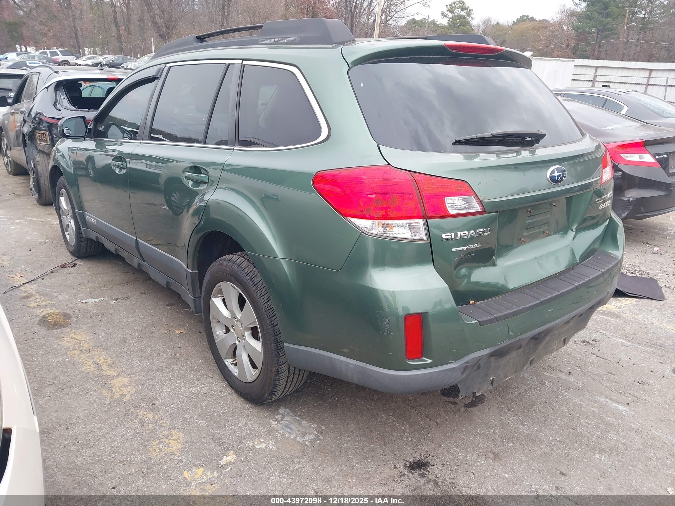 SUBARU OUTBACK image 3