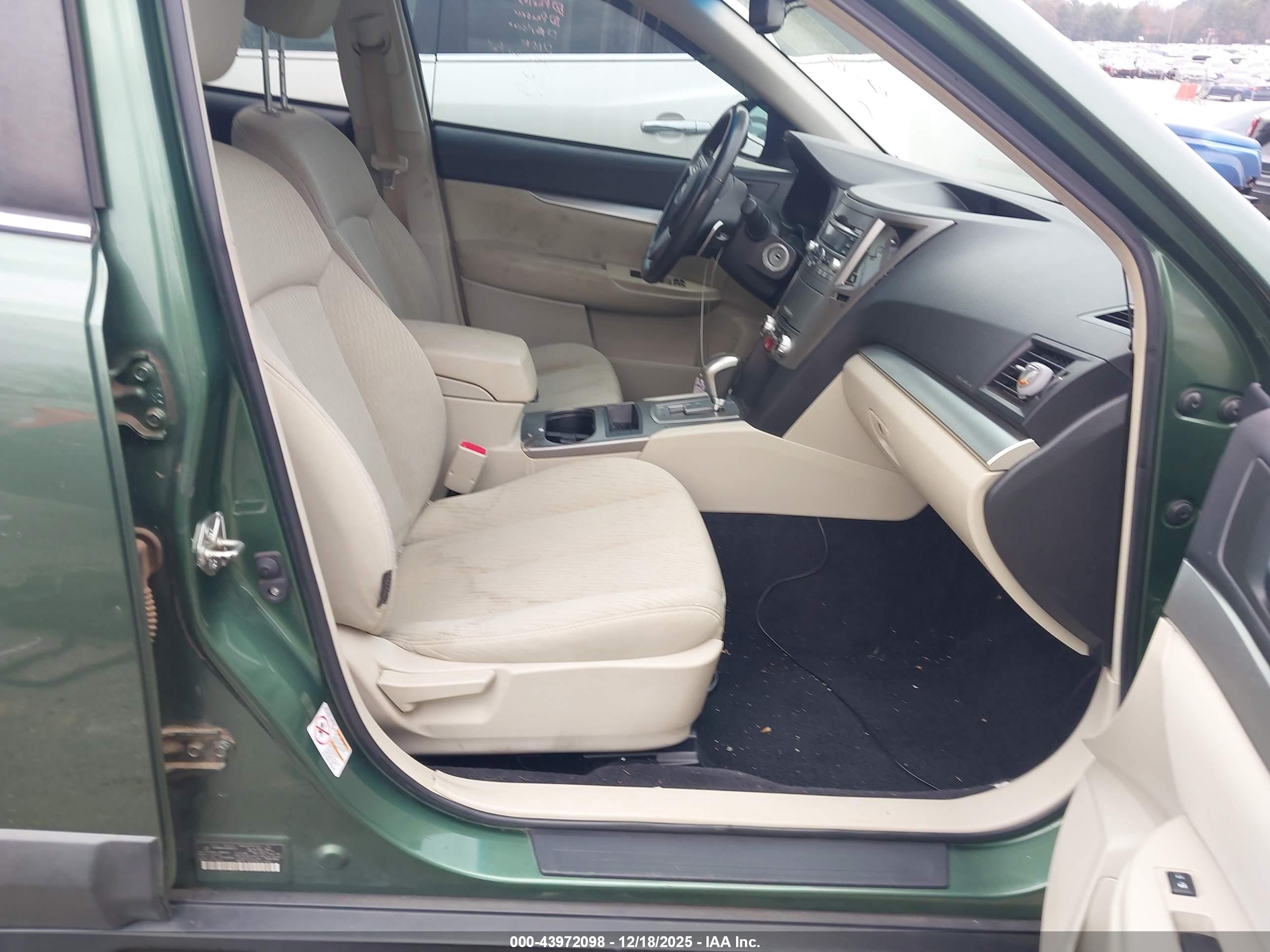 SUBARU OUTBACK image 5