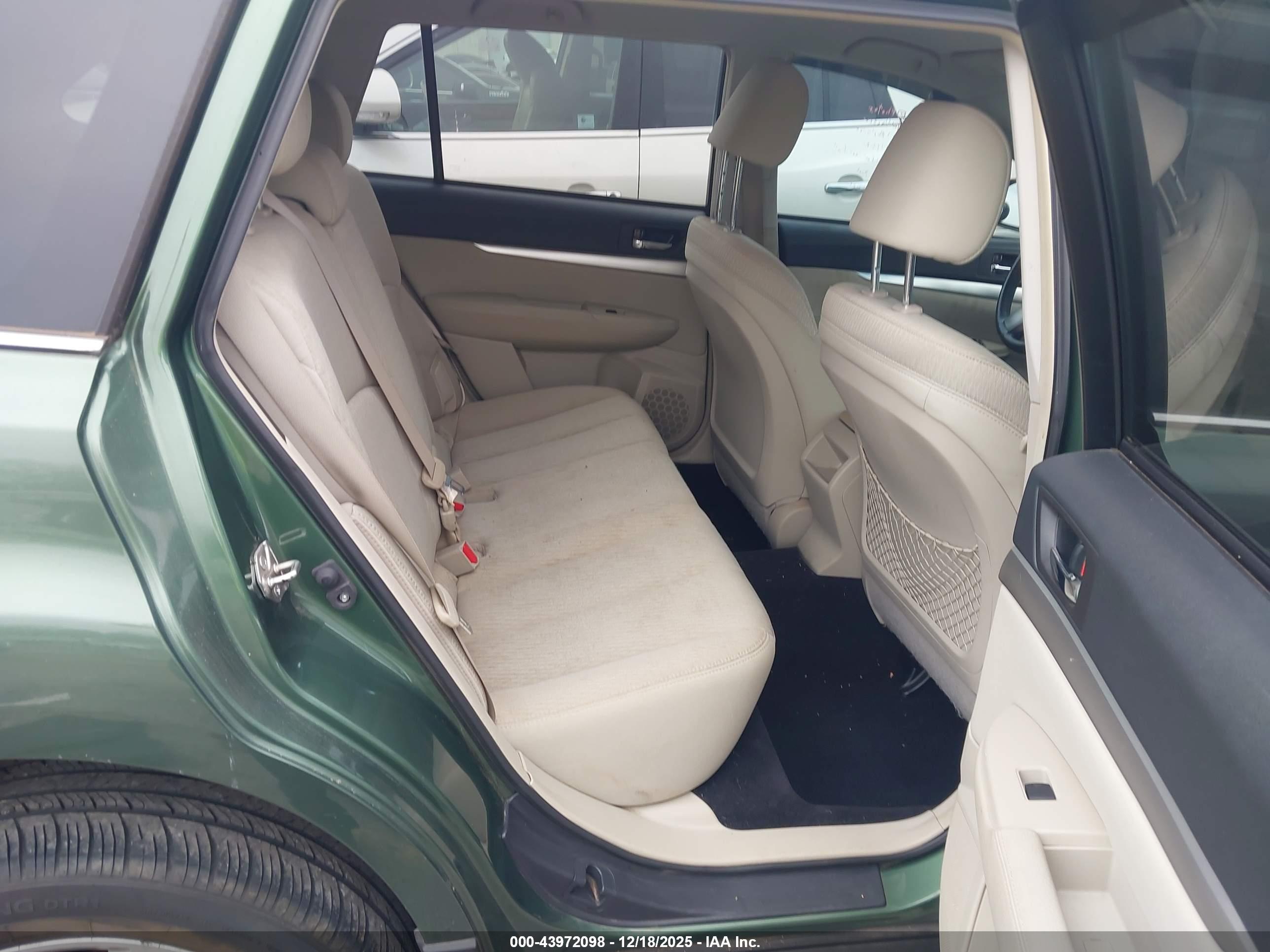 SUBARU OUTBACK image 8