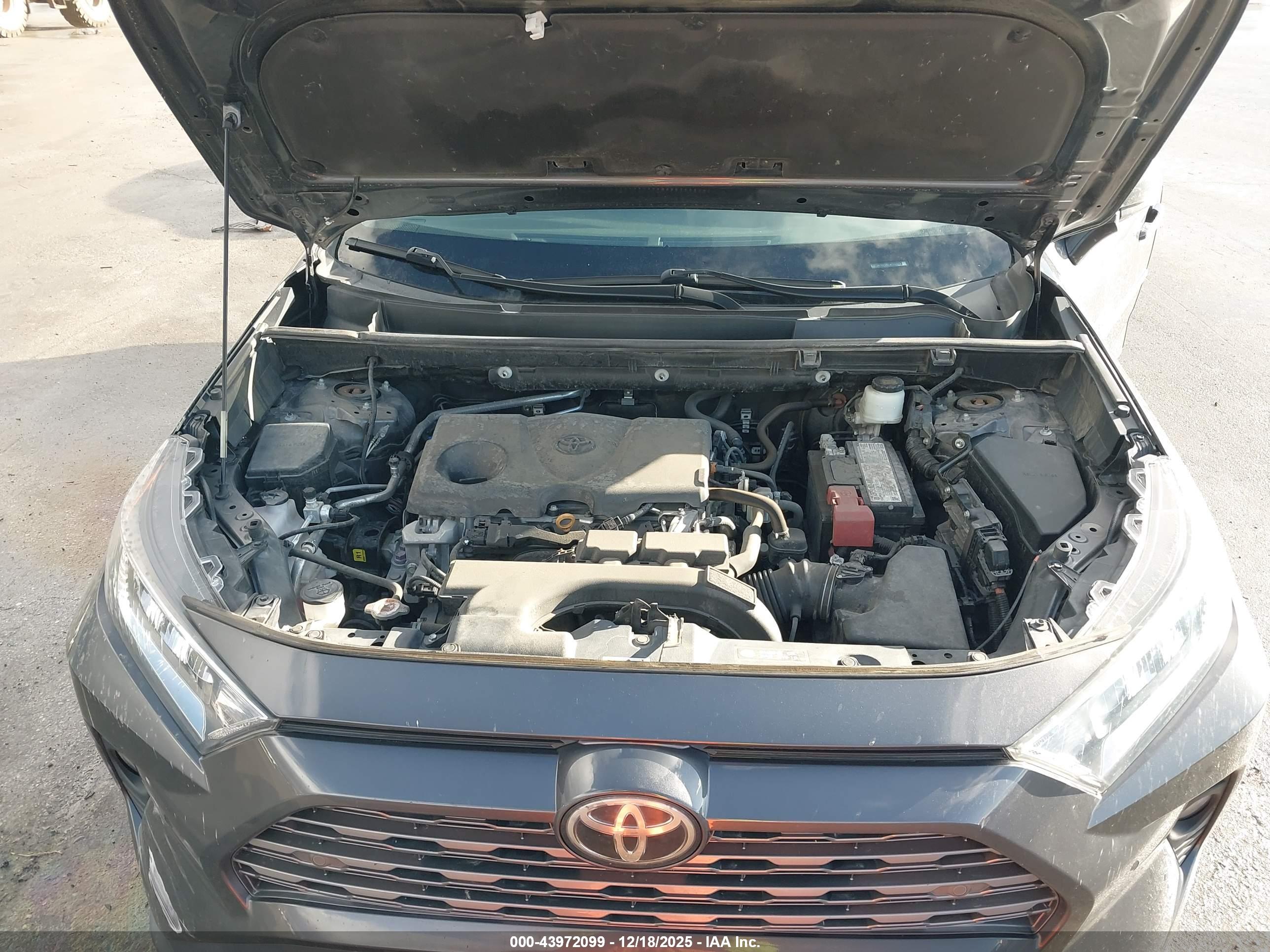 TOYOTA RAV4 image 10