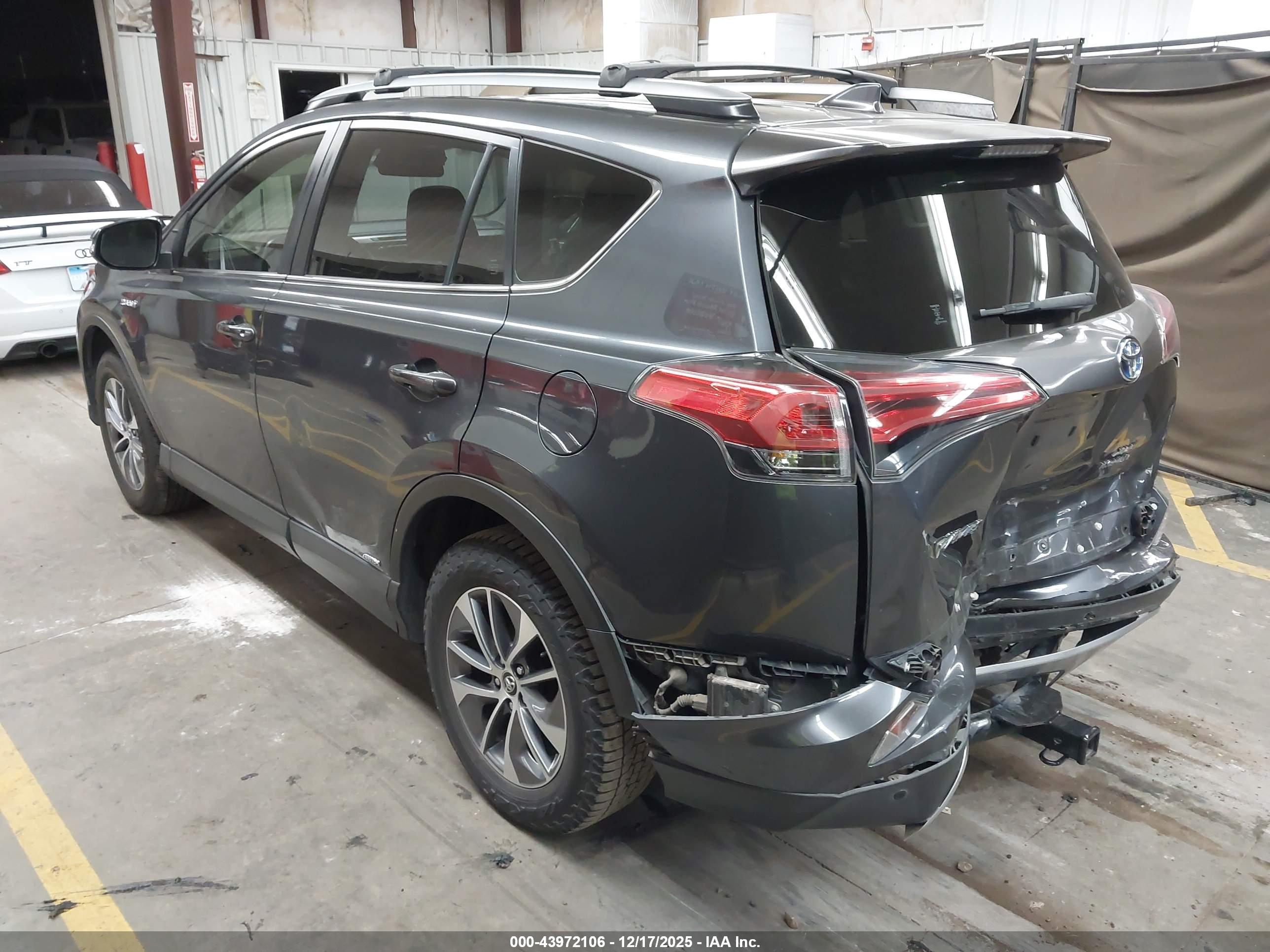 TOYOTA RAV4 image 3