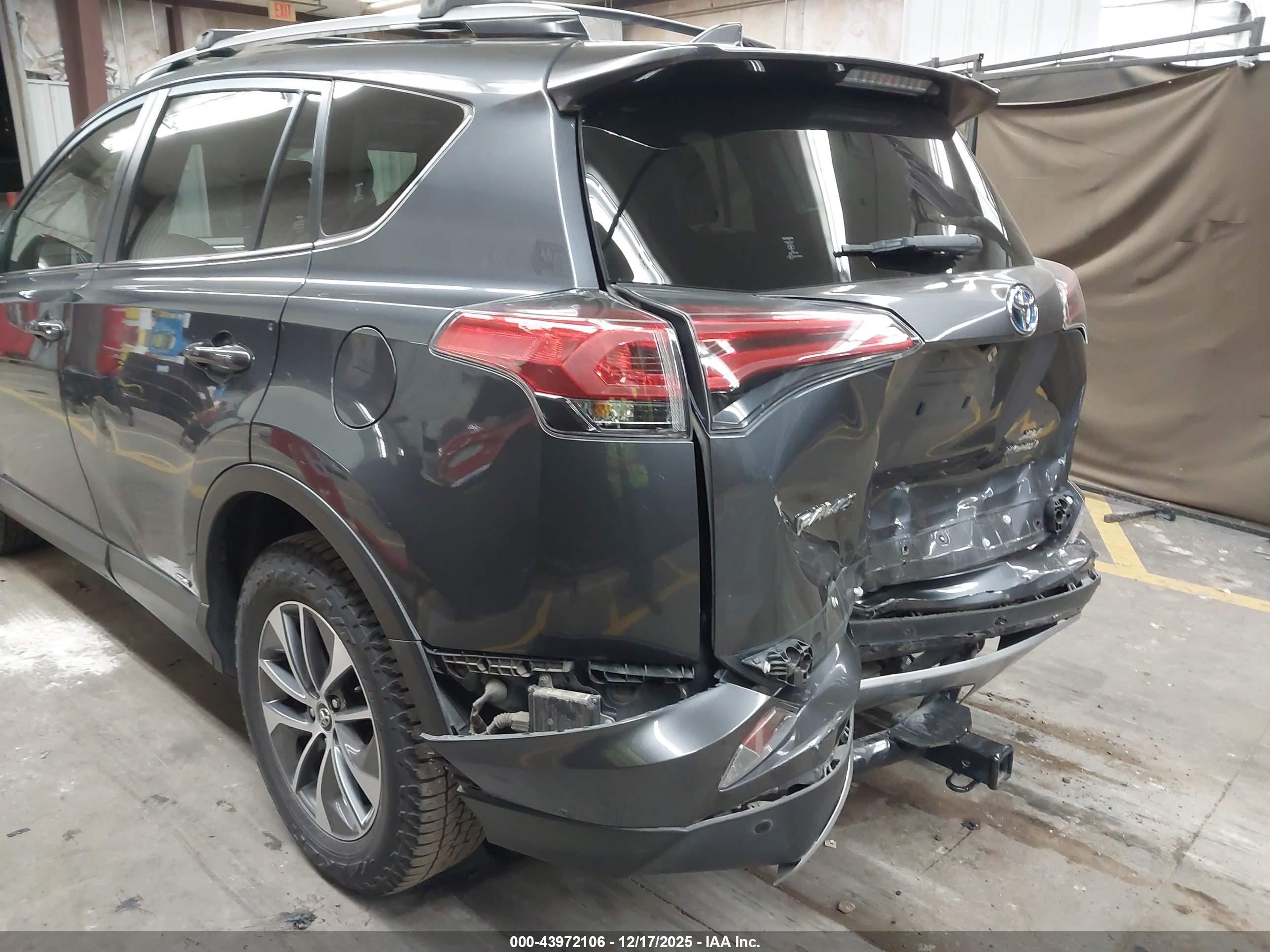 TOYOTA RAV4 image 6