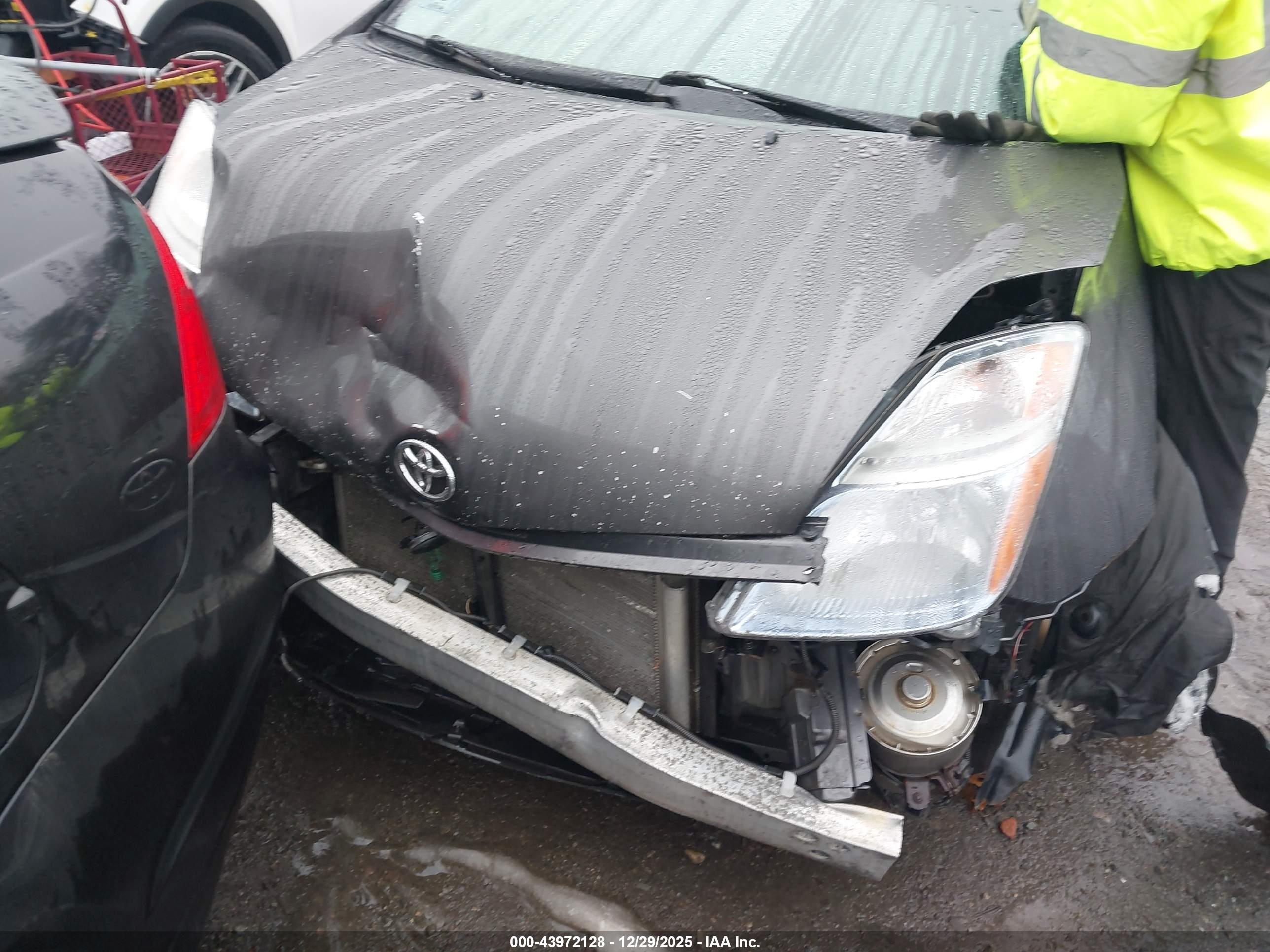 TOYOTA PRIUS image 6