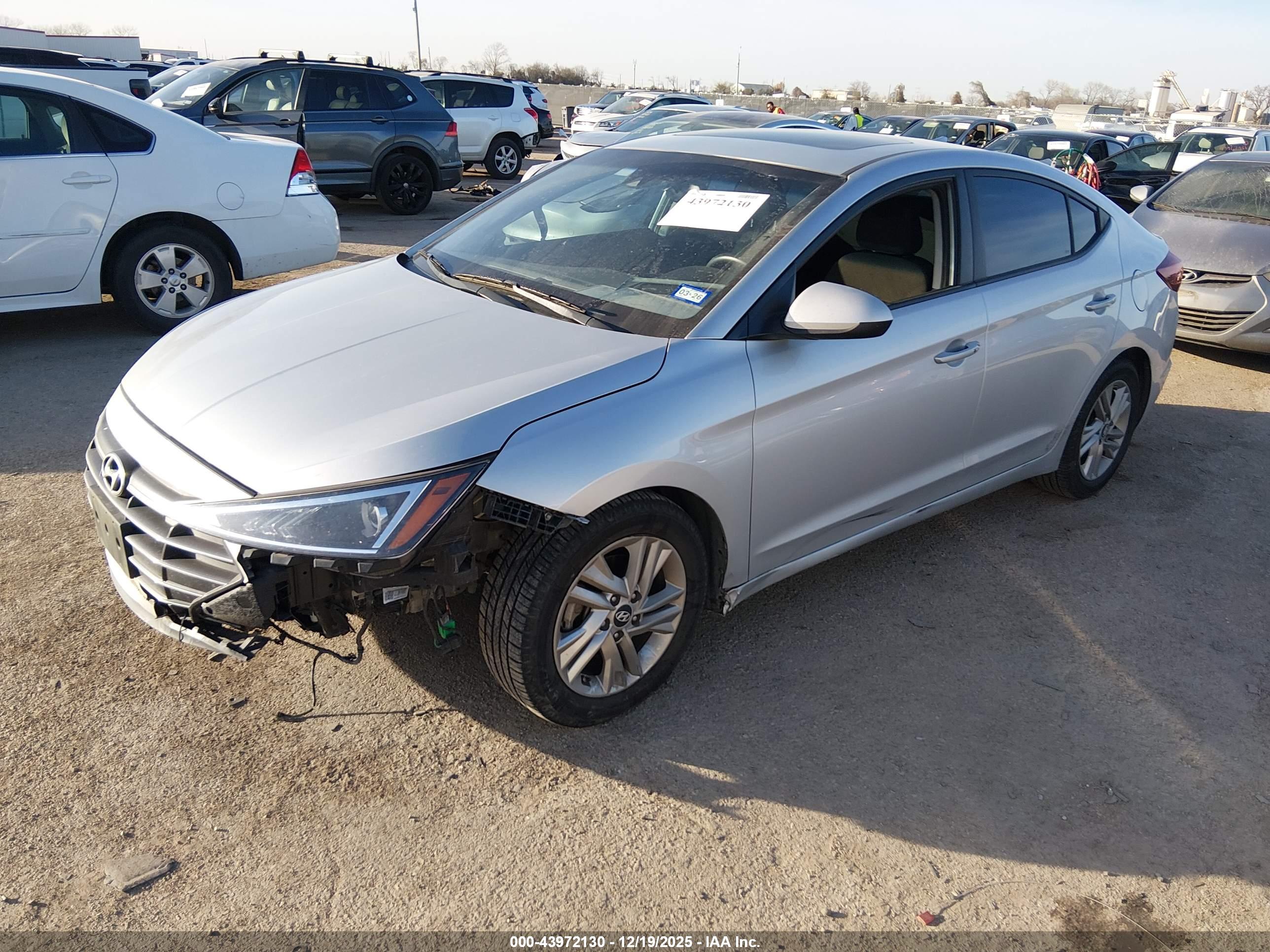 HYUNDAI ELANTRA image 2