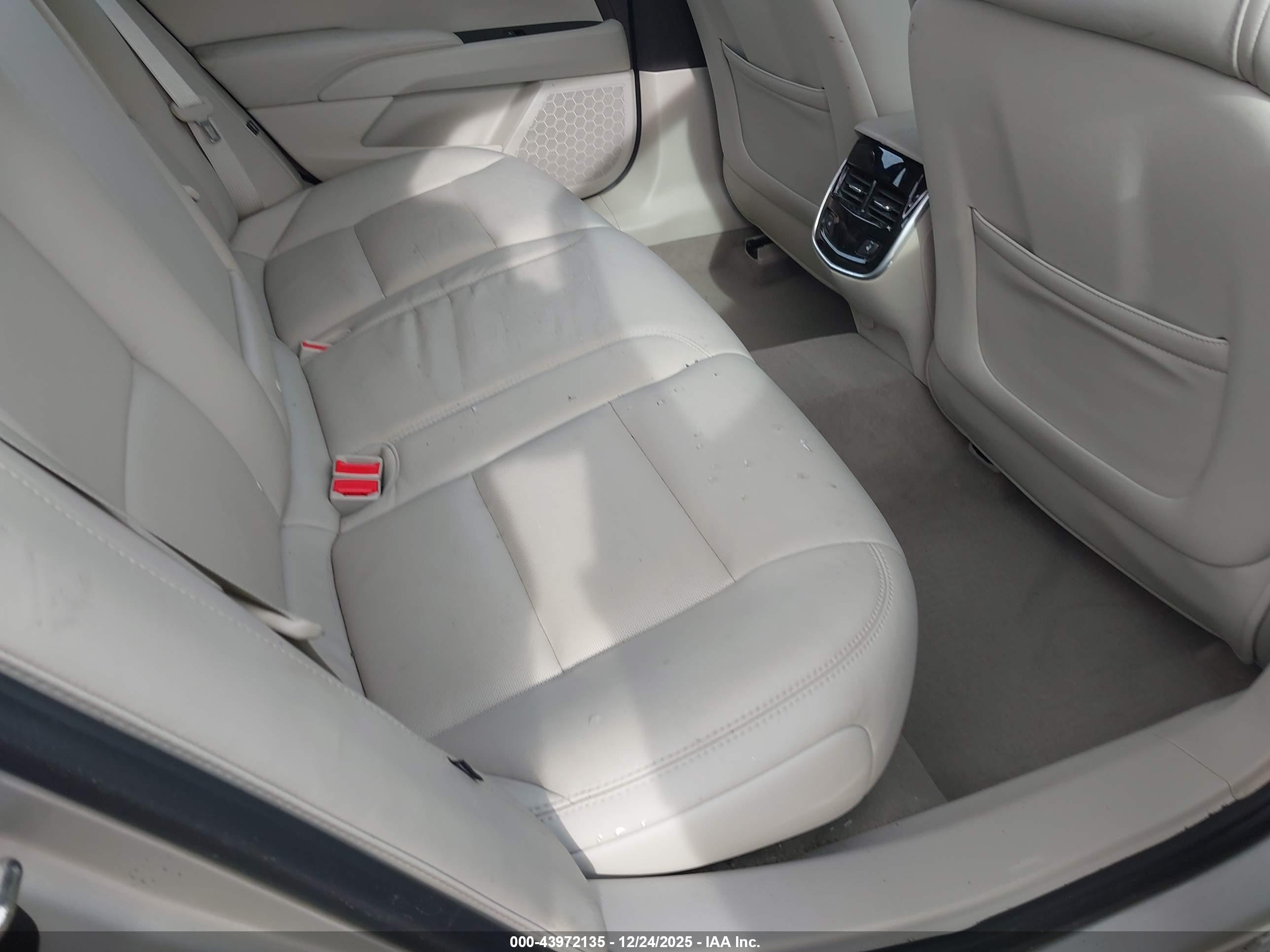 CADILLAC XTS image 8