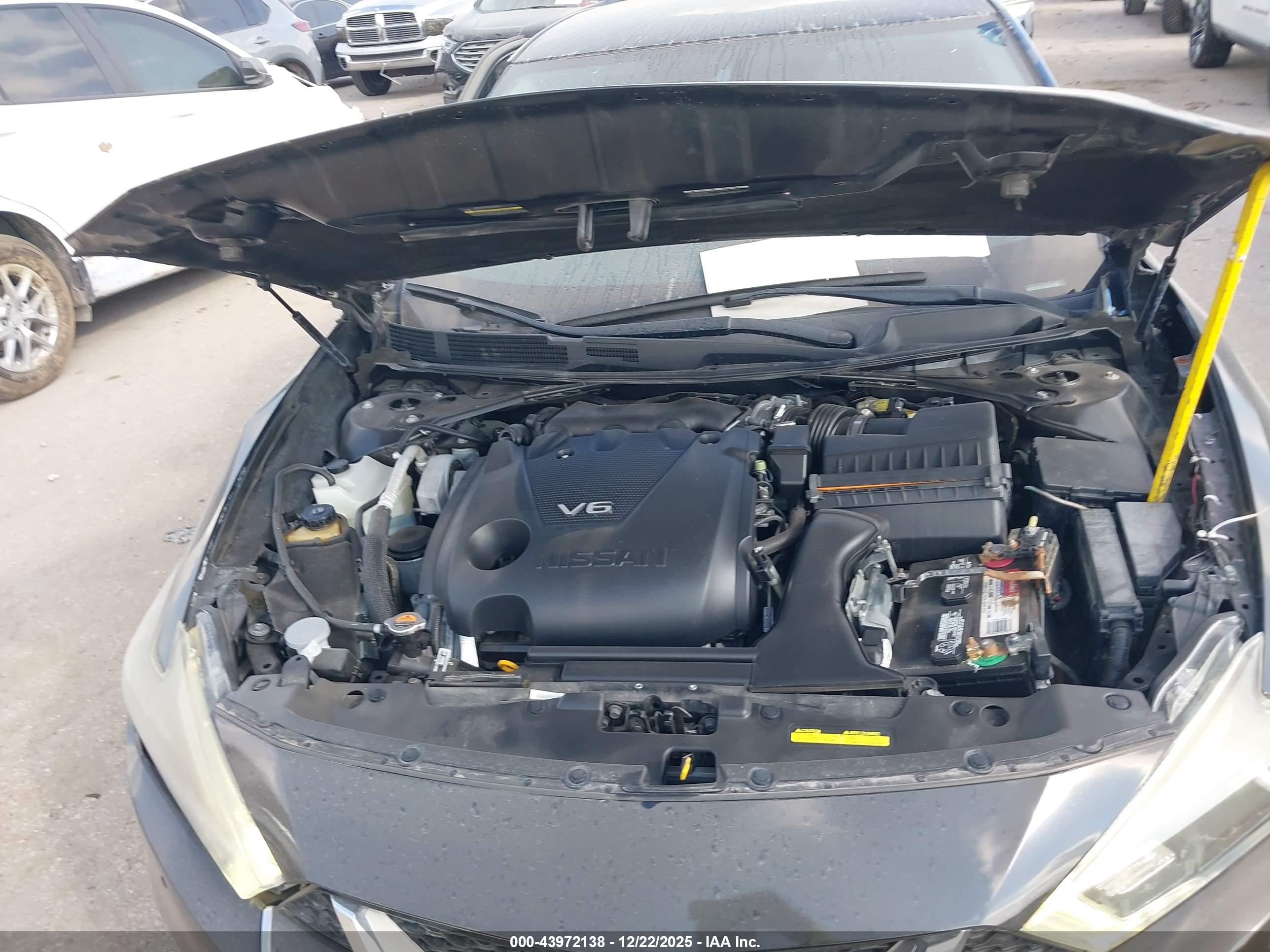 NISSAN MAXIMA image 10