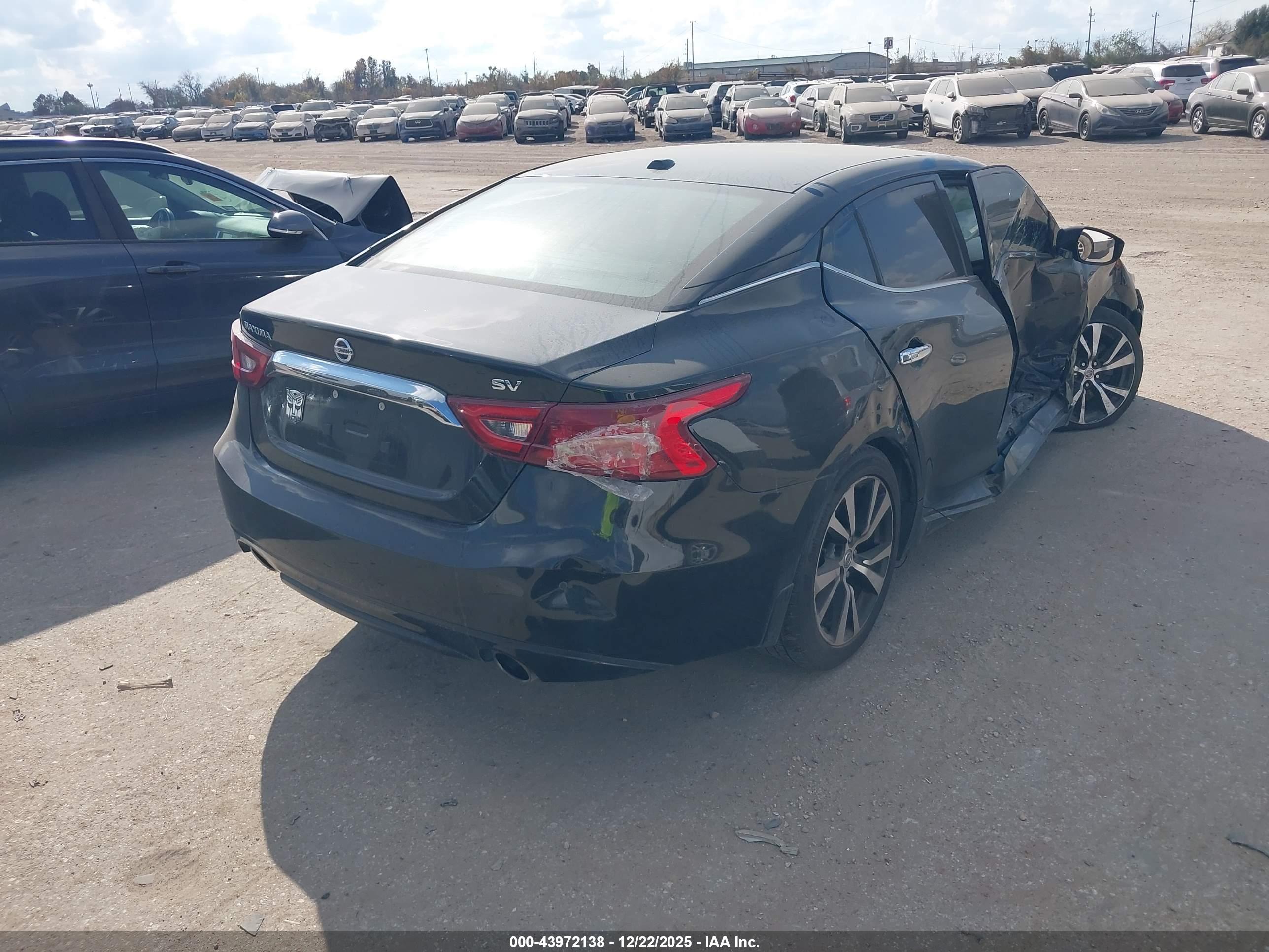 NISSAN MAXIMA image 4