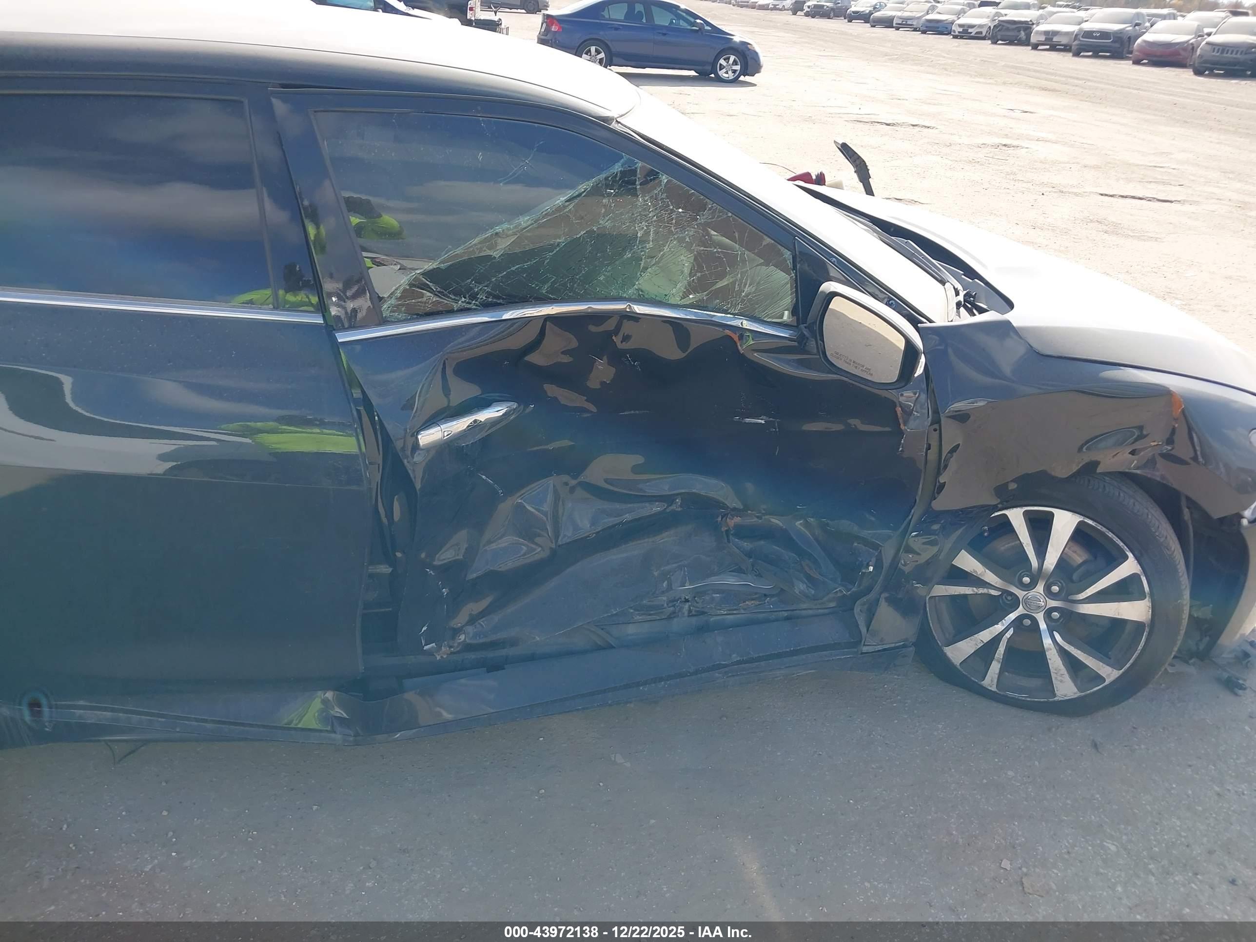 NISSAN MAXIMA image 6