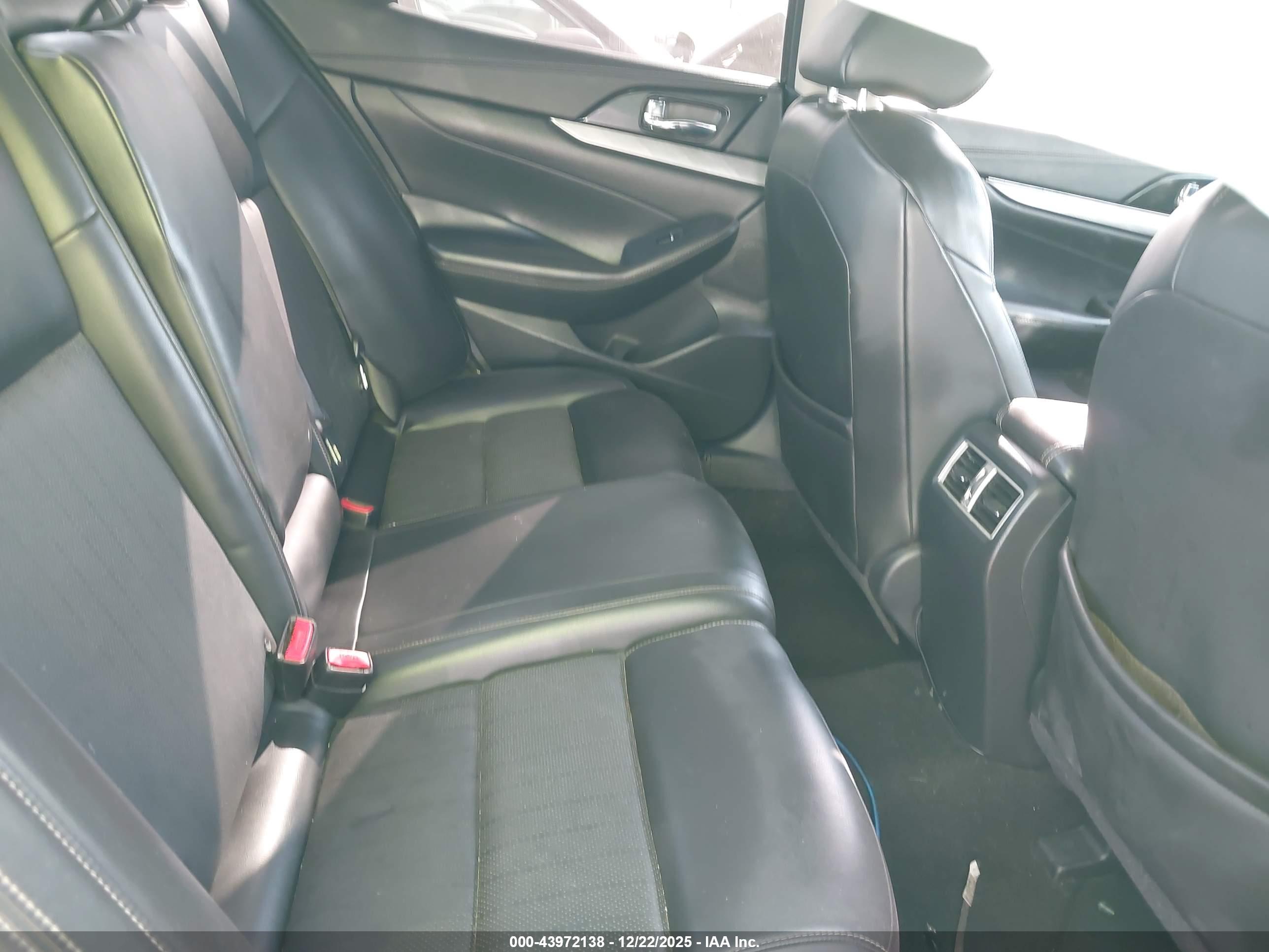 NISSAN MAXIMA image 8