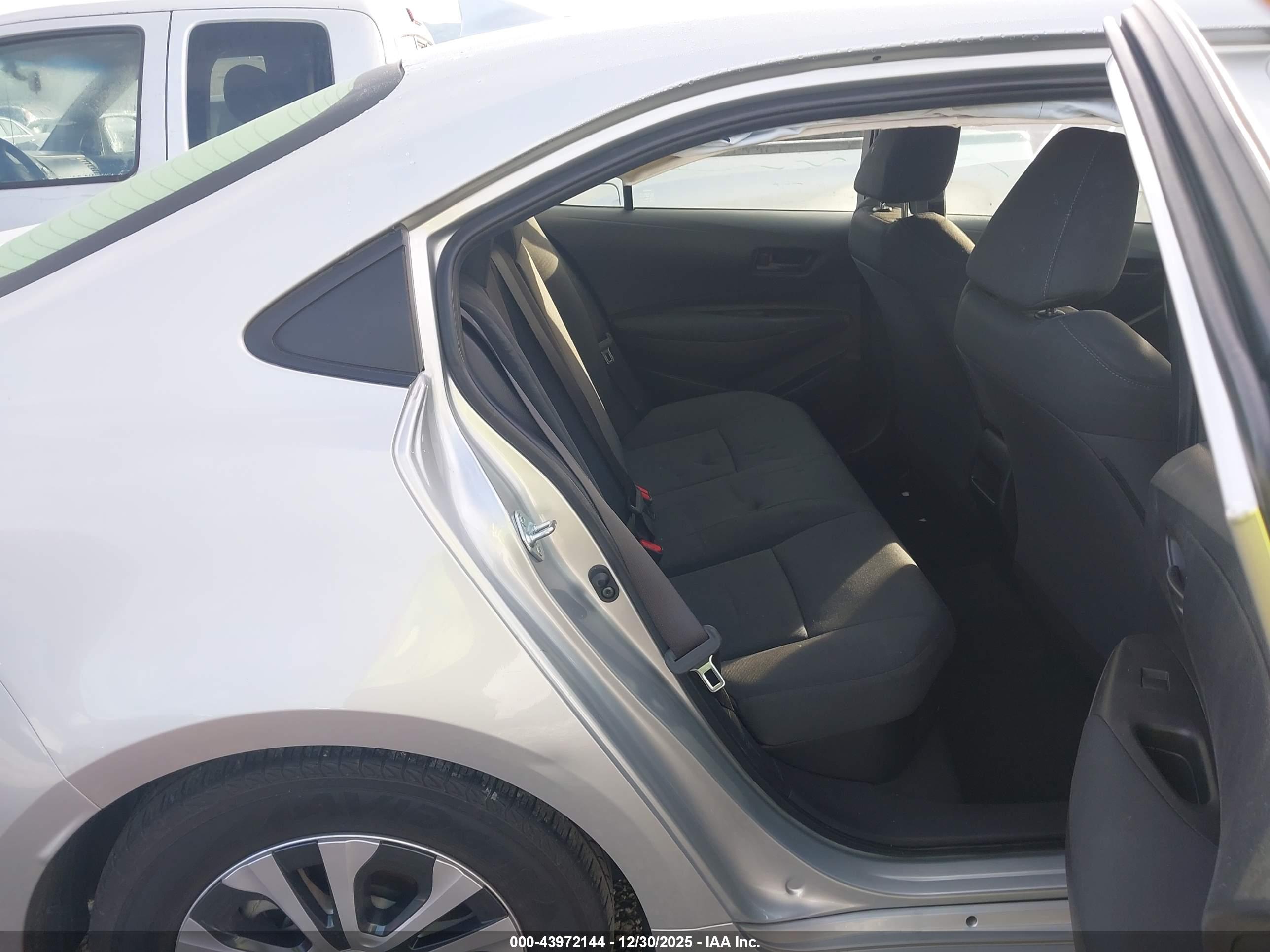 TOYOTA COROLLA image 8