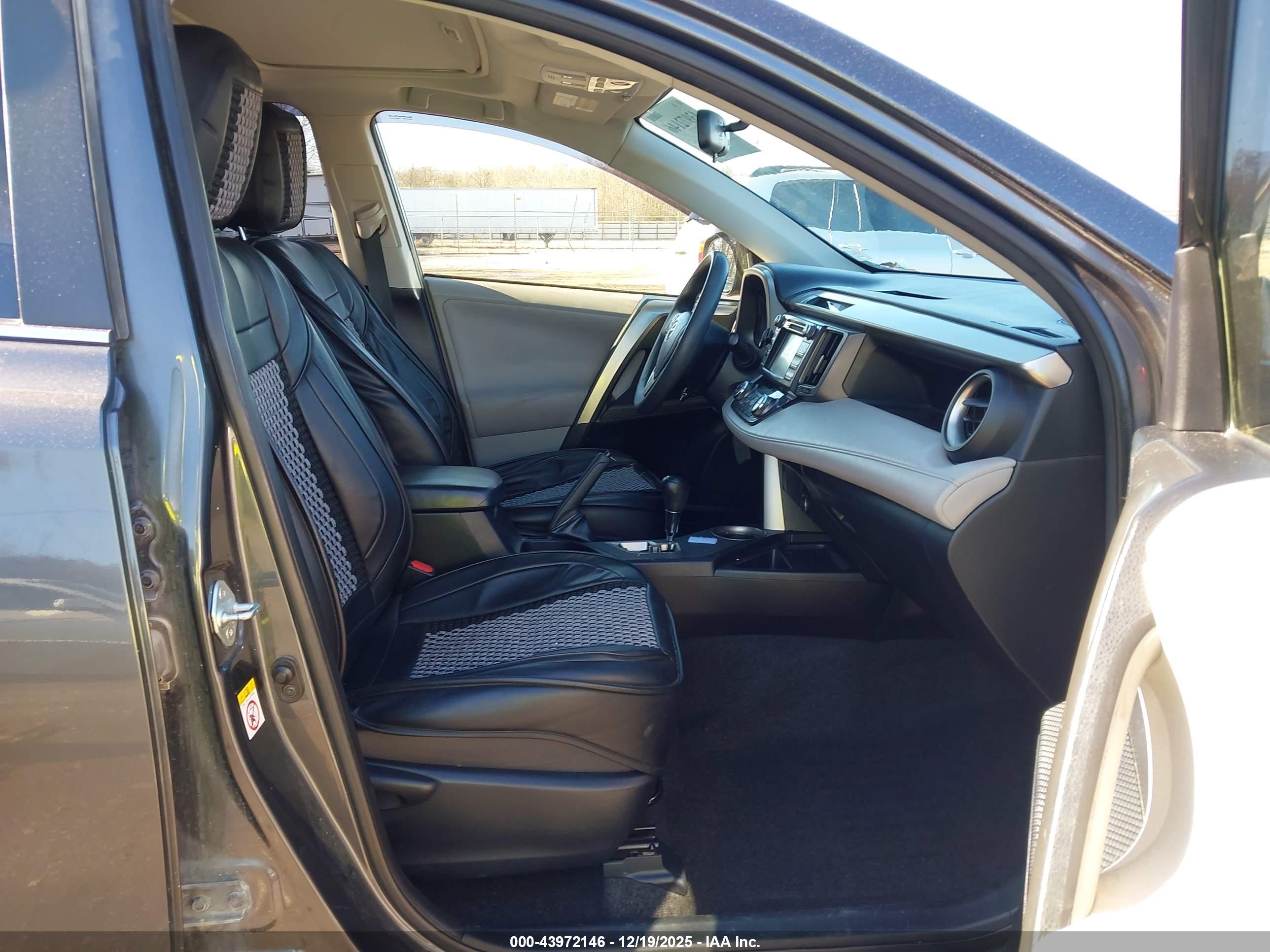 TOYOTA RAV4 image 5