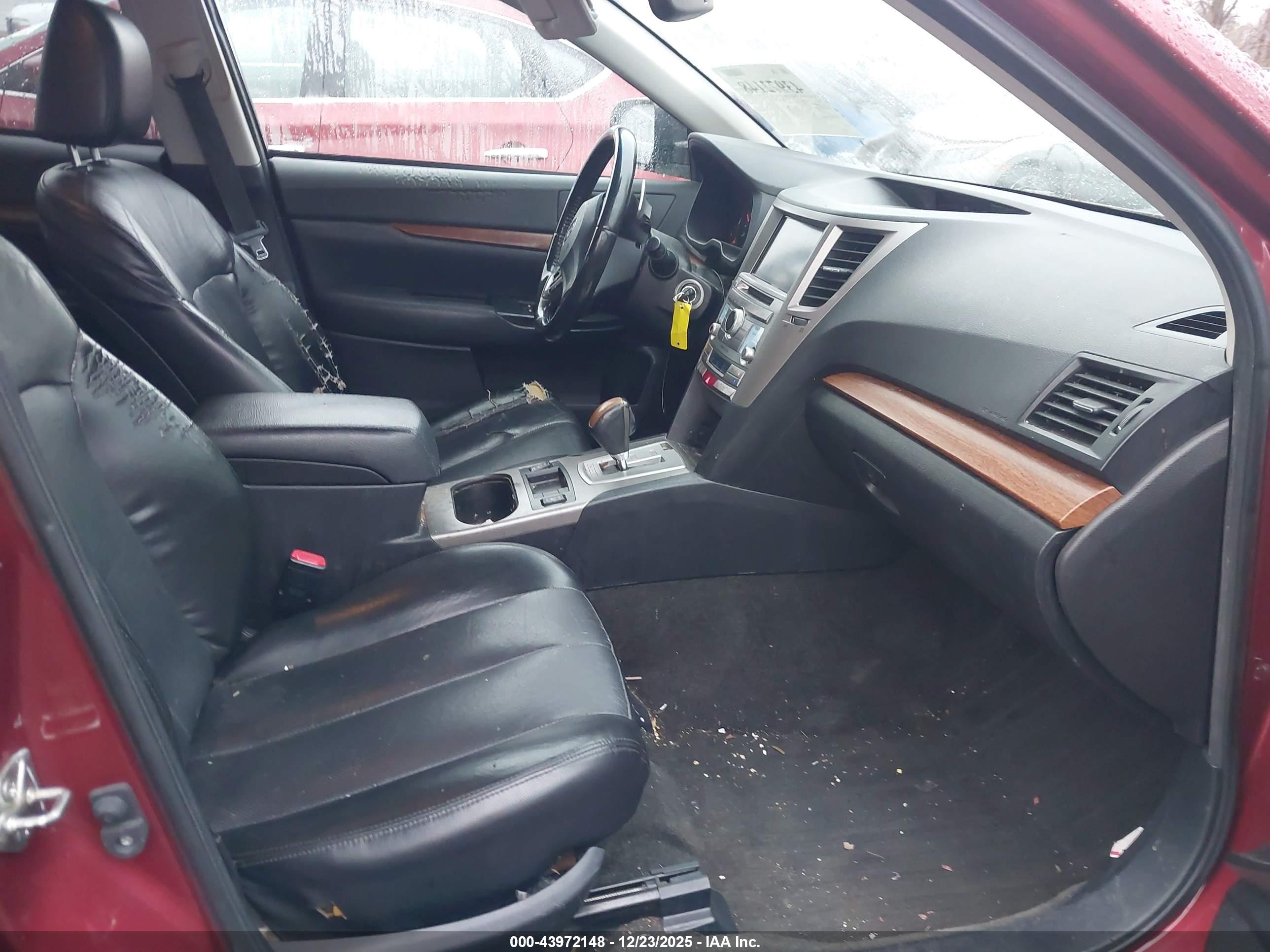 SUBARU OUTBACK image 5