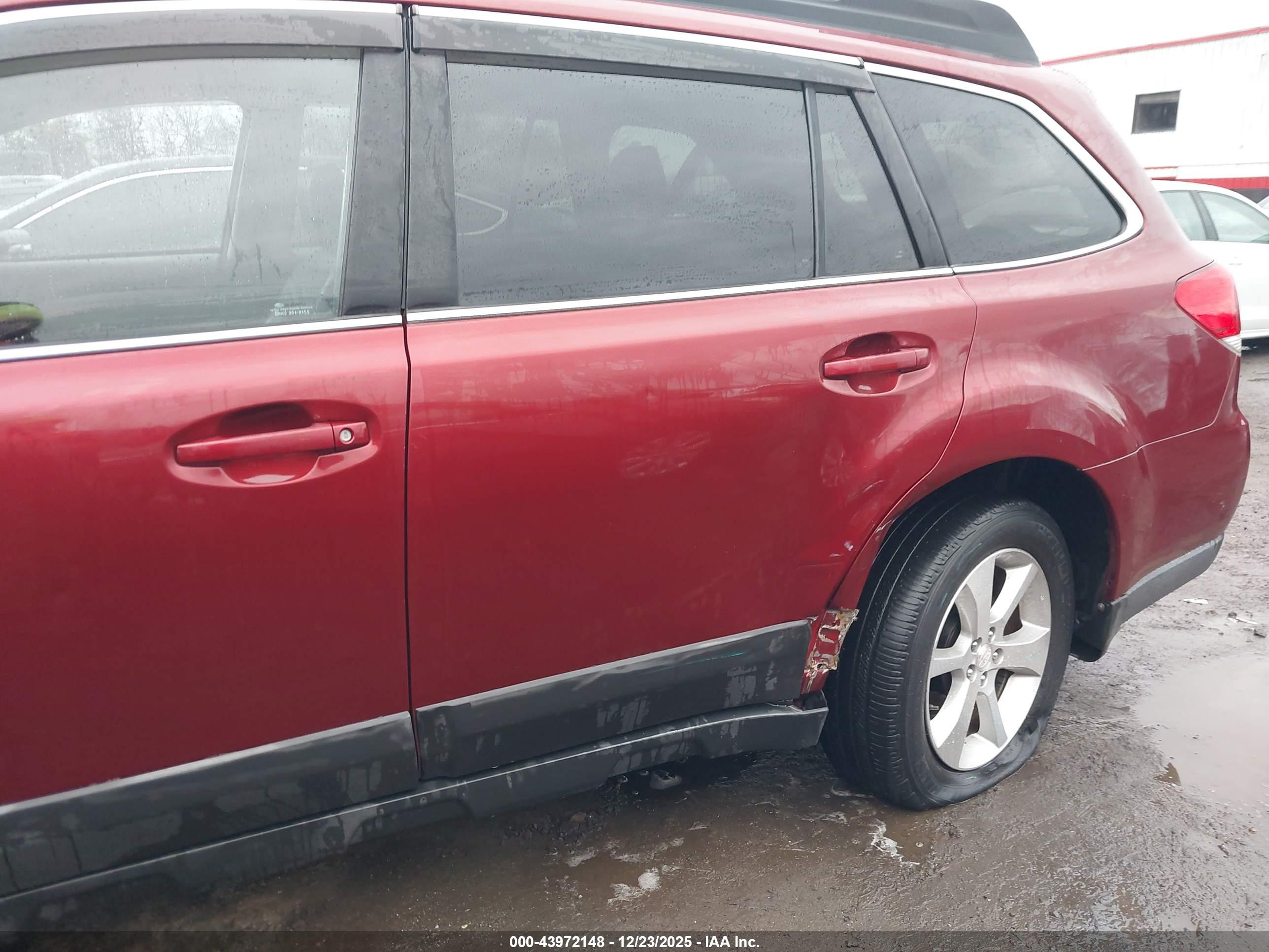SUBARU OUTBACK image 6