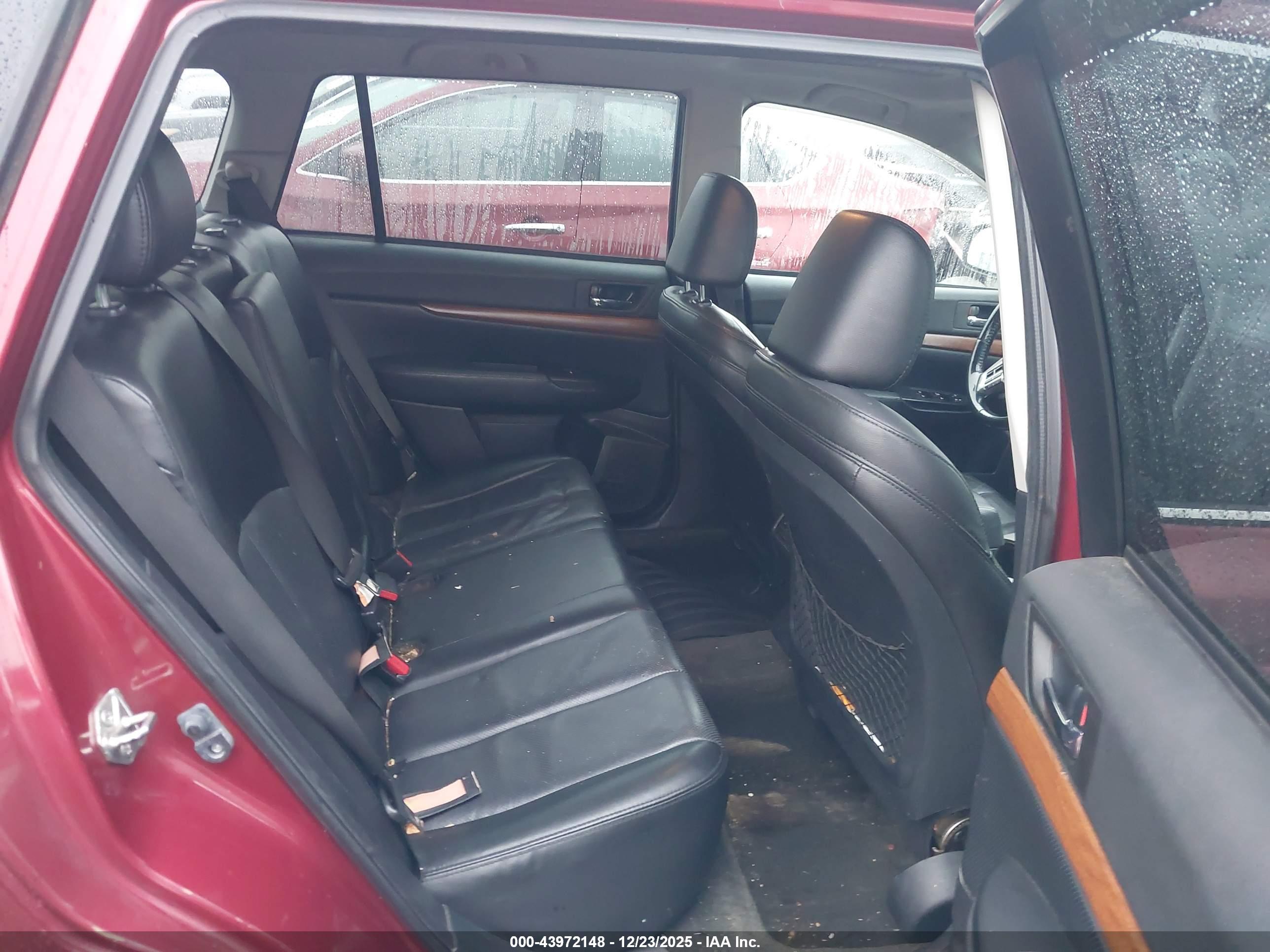 SUBARU OUTBACK image 8