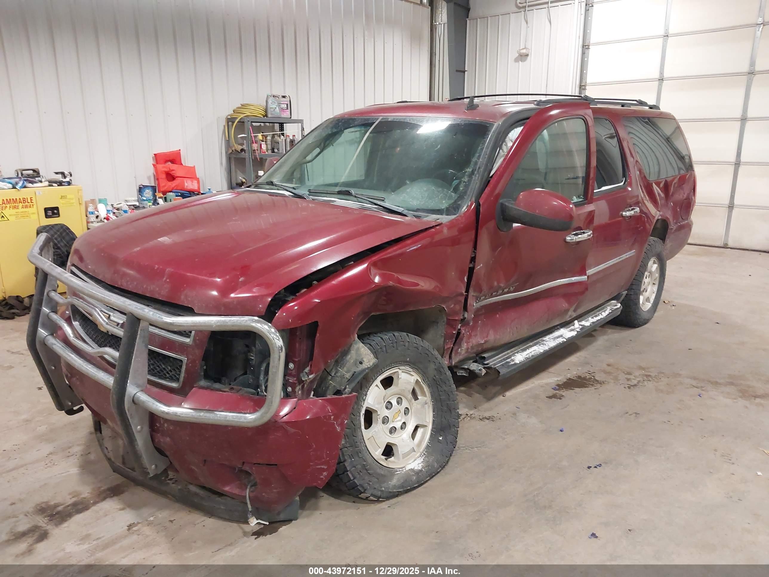CHEVROLET SUBURBAN image 2