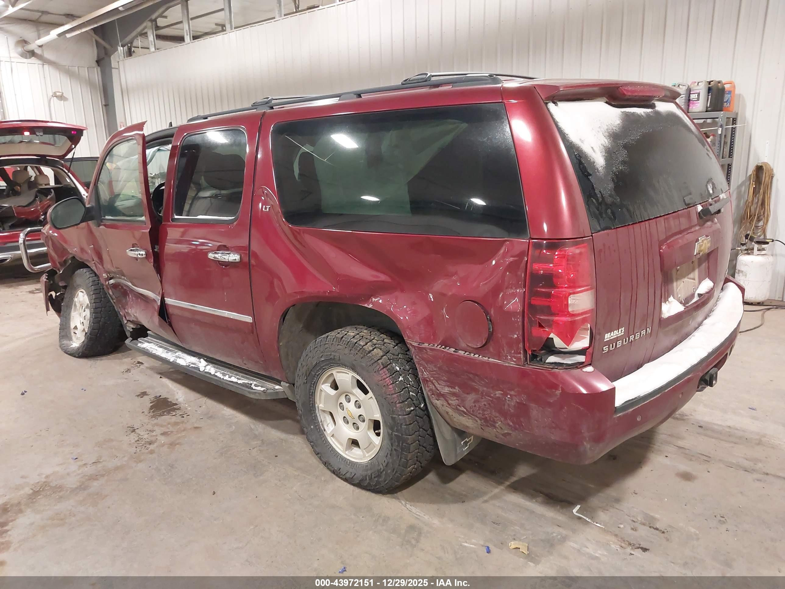 CHEVROLET SUBURBAN image 3