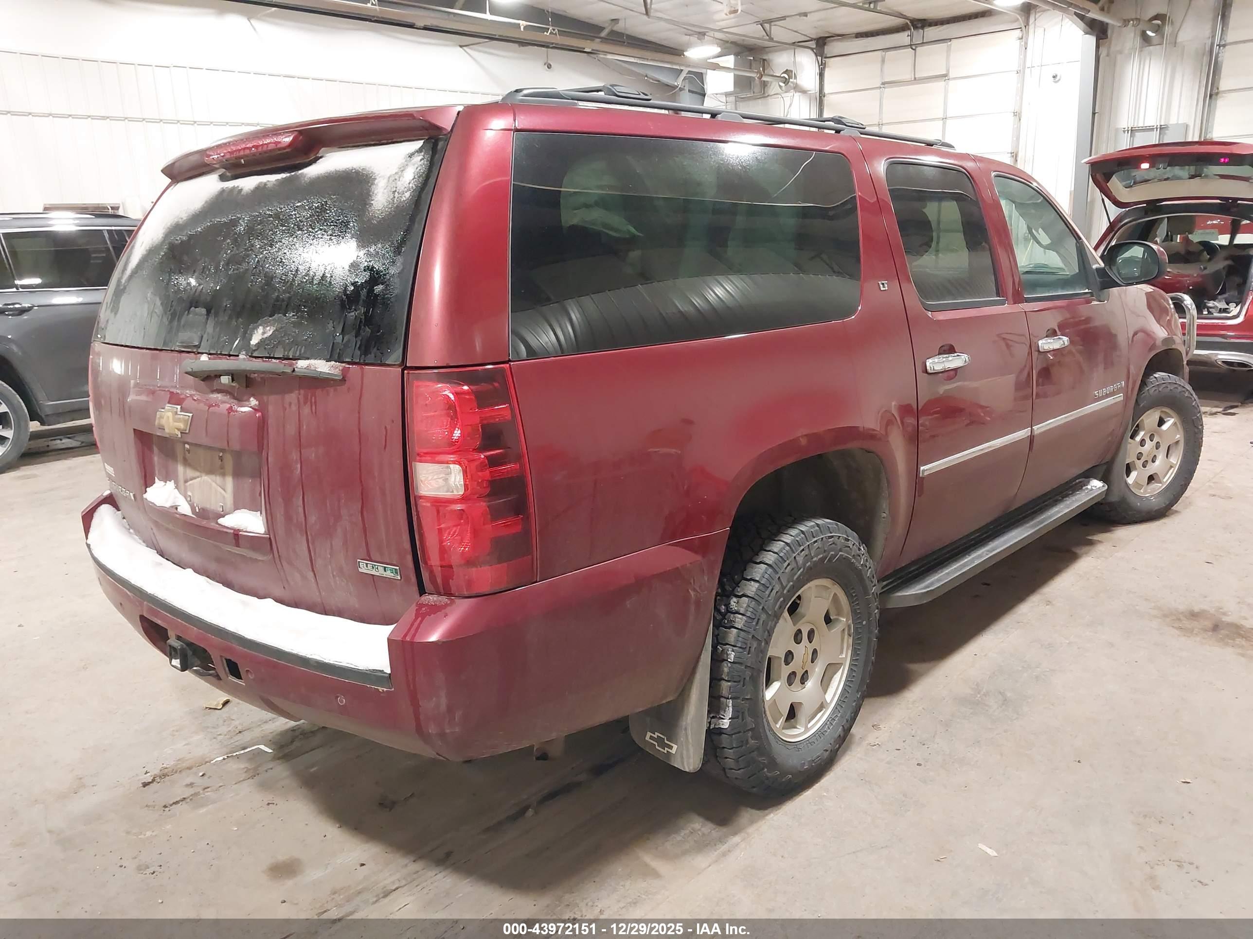 CHEVROLET SUBURBAN image 4