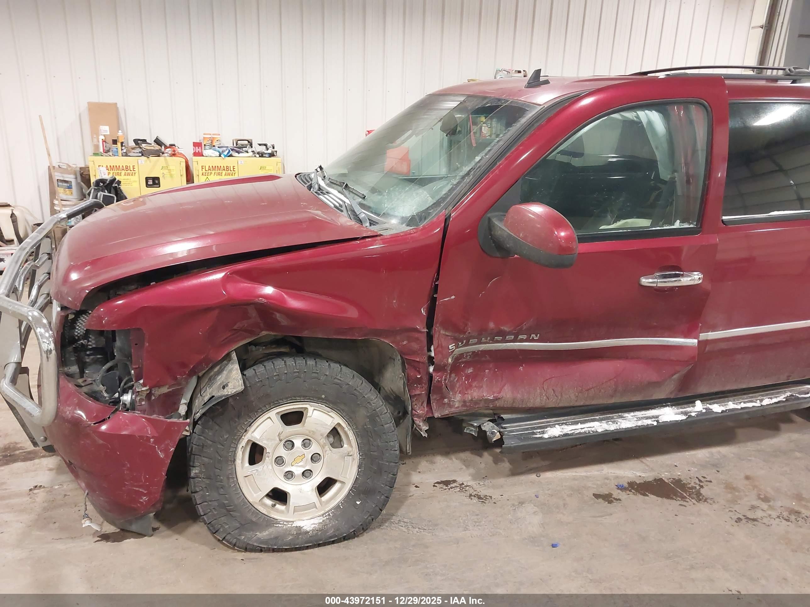 CHEVROLET SUBURBAN image 6