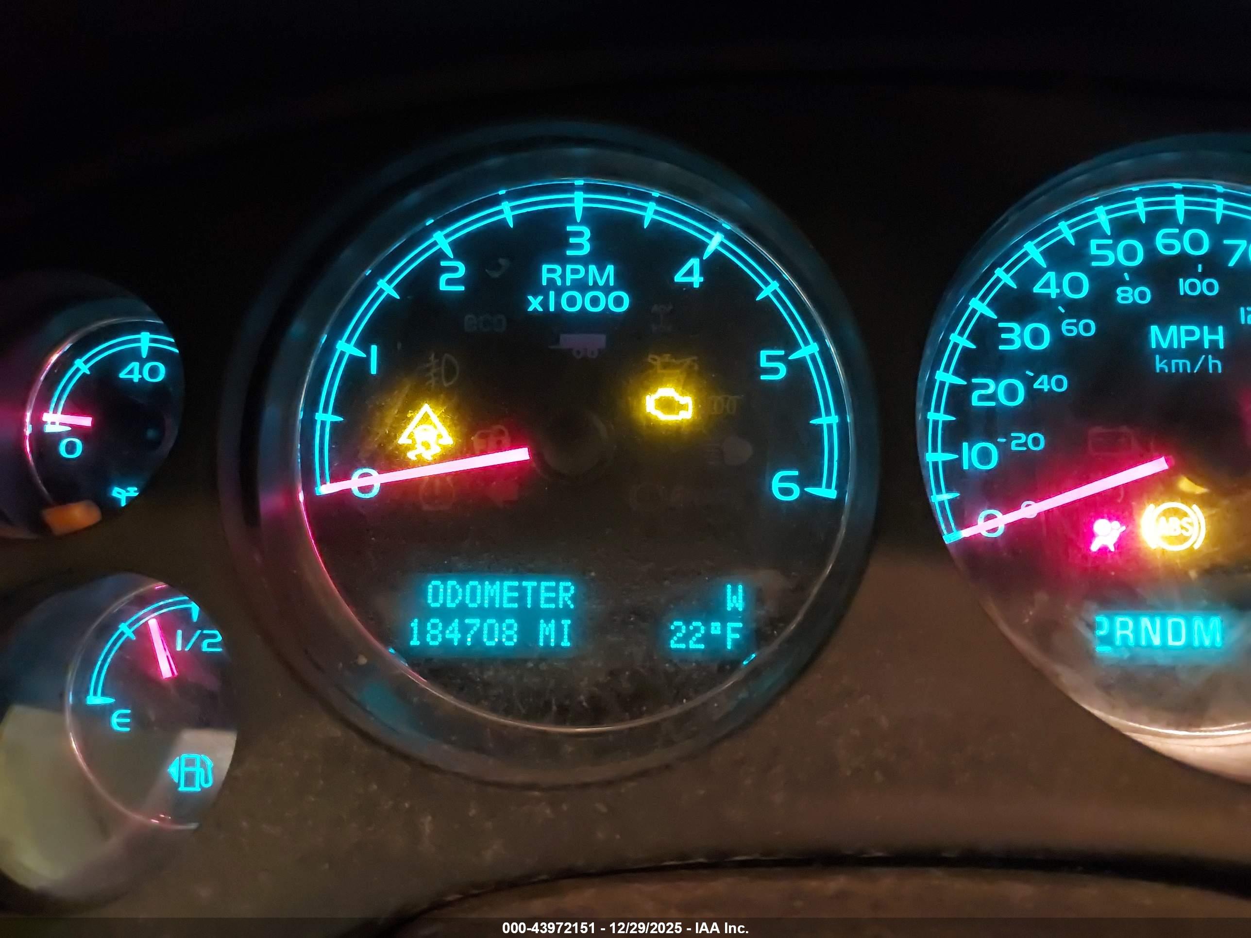 CHEVROLET SUBURBAN image 7