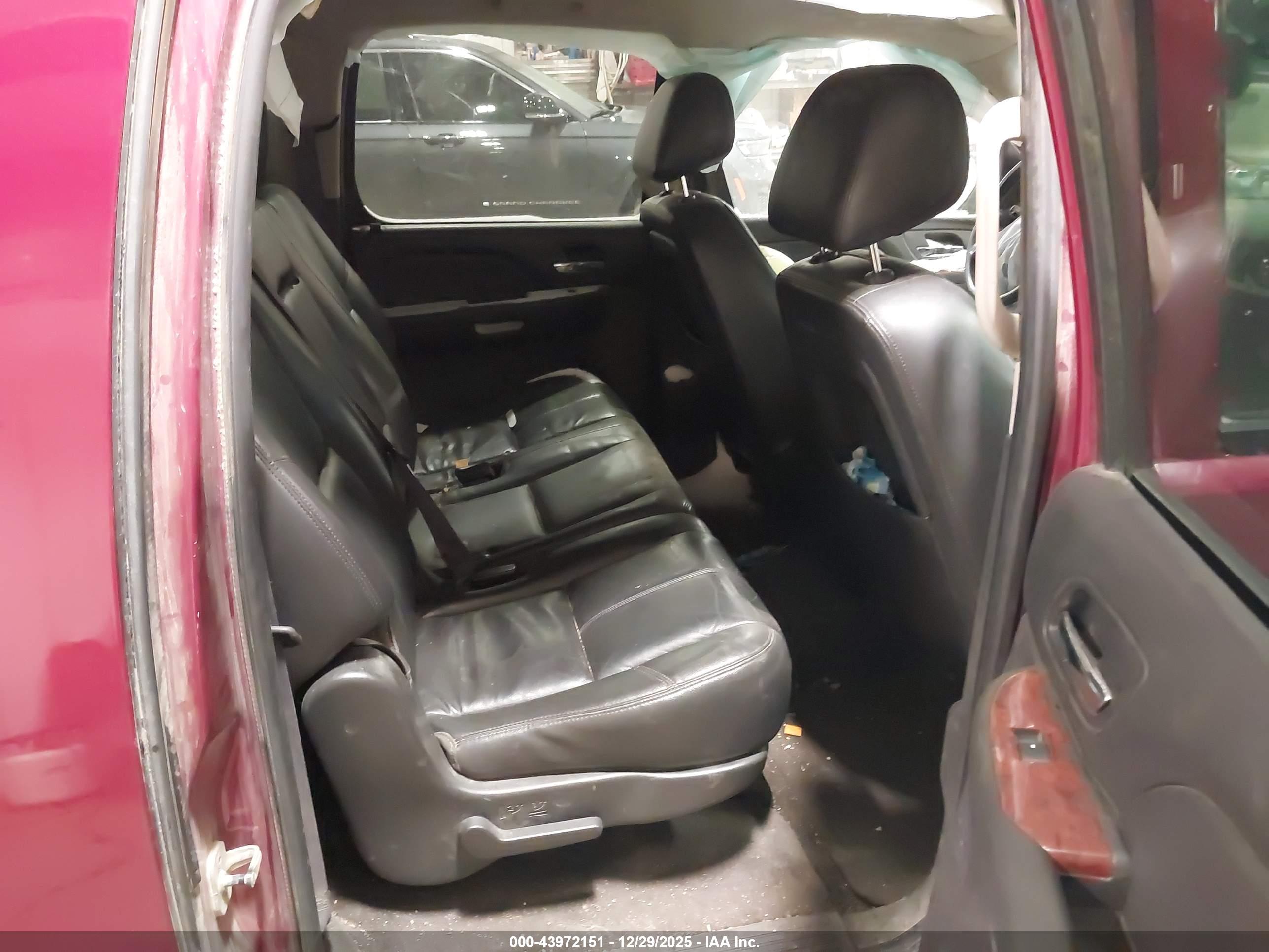 CHEVROLET SUBURBAN image 8