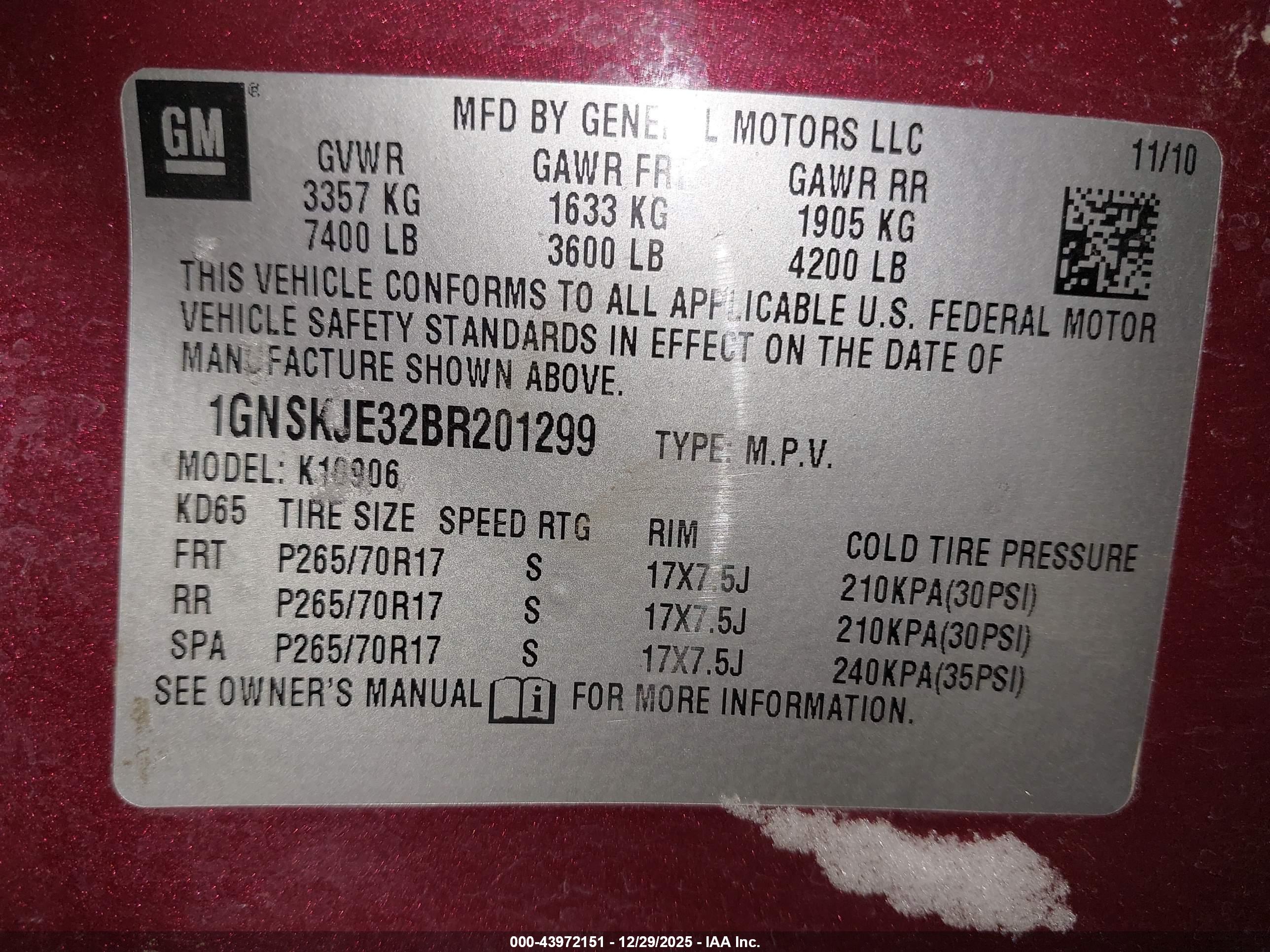 CHEVROLET SUBURBAN image 9