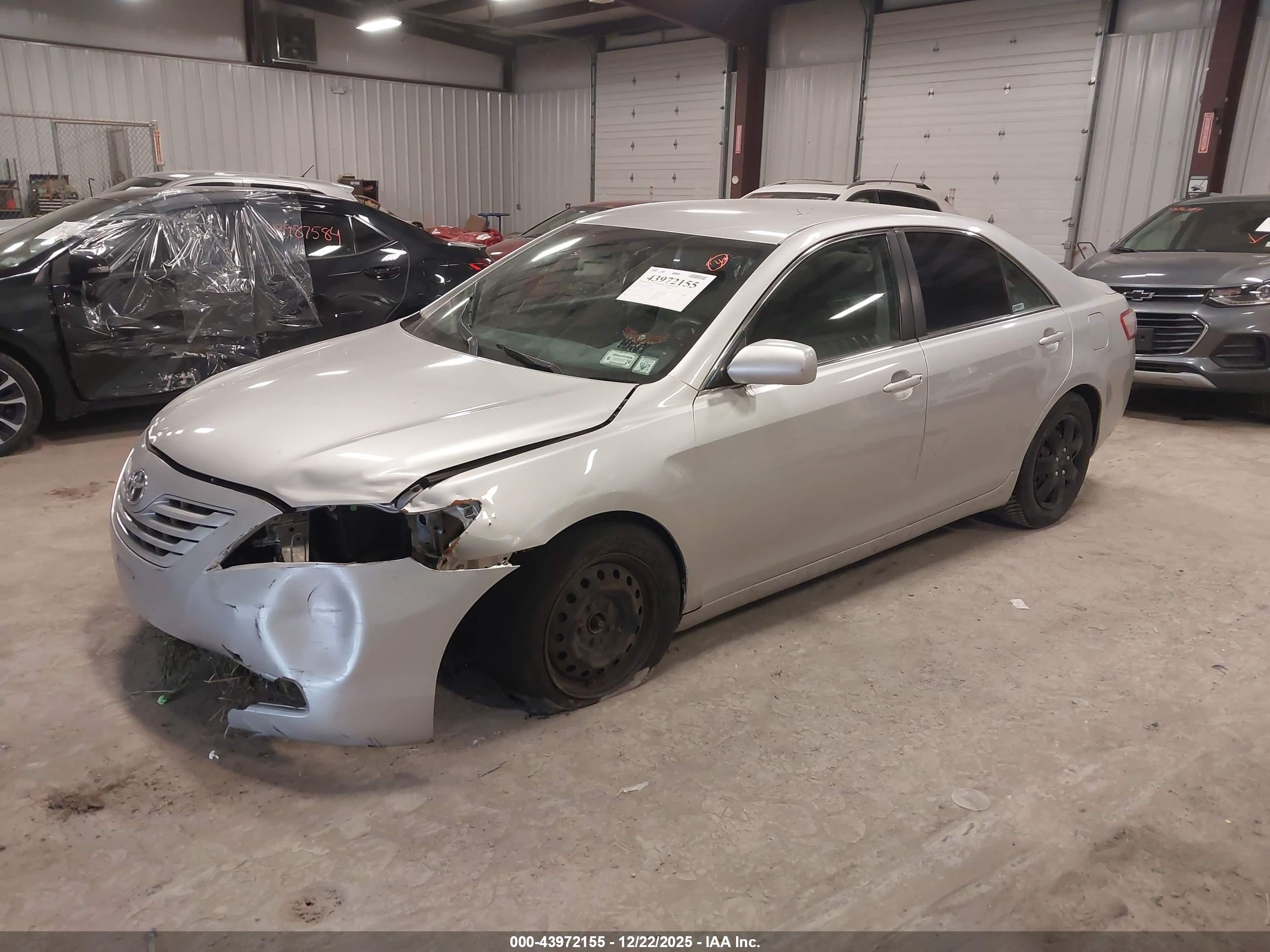 TOYOTA CAMRY image 2