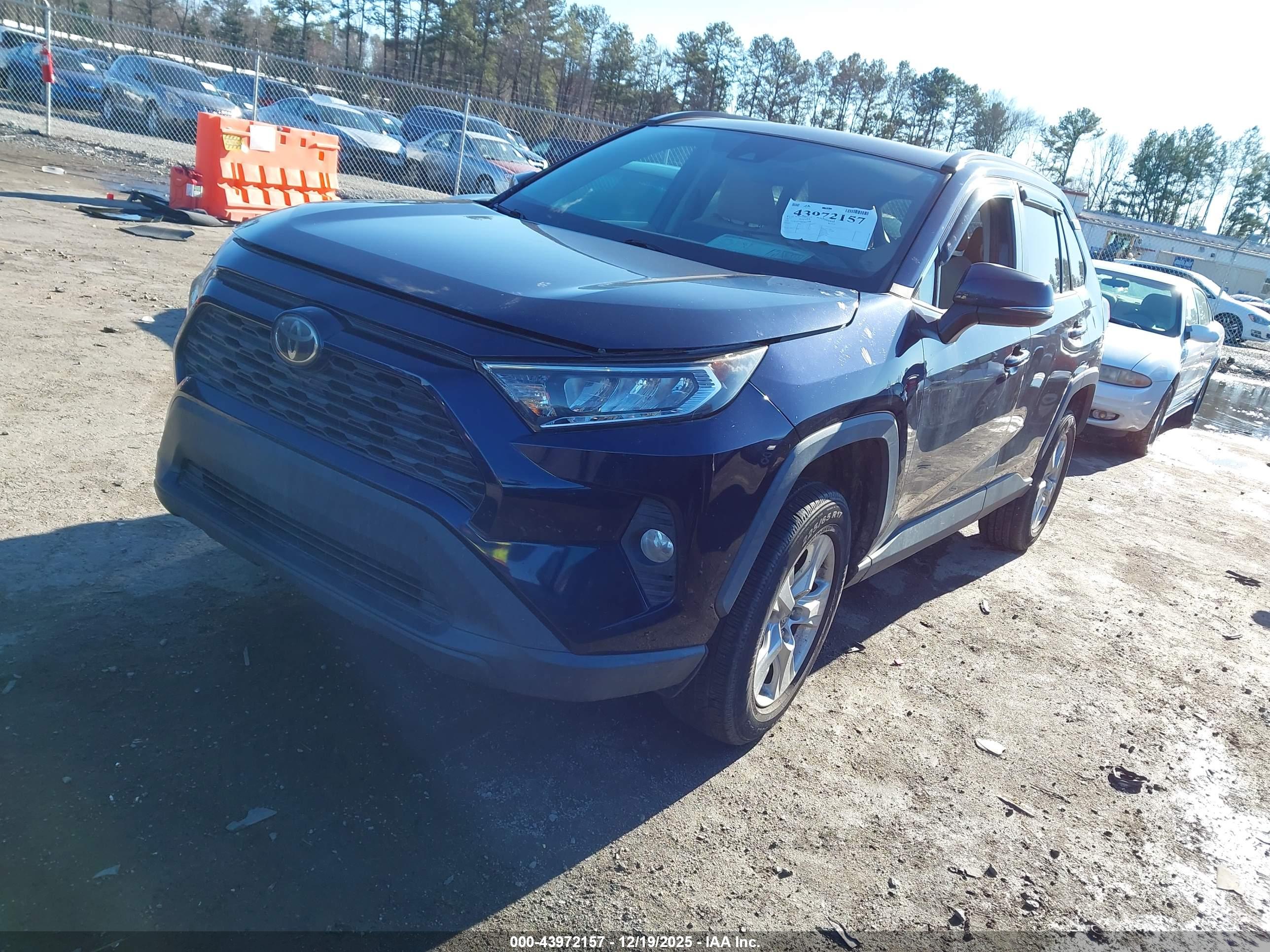 TOYOTA RAV4 image 2