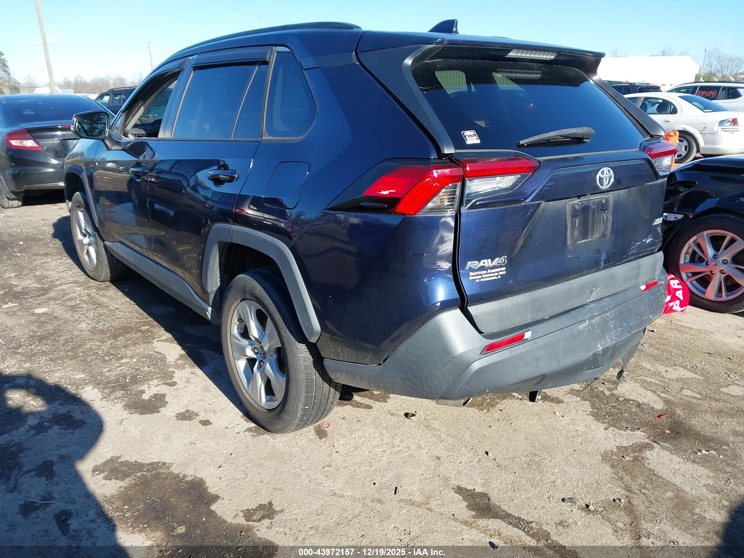 TOYOTA RAV4 image 3