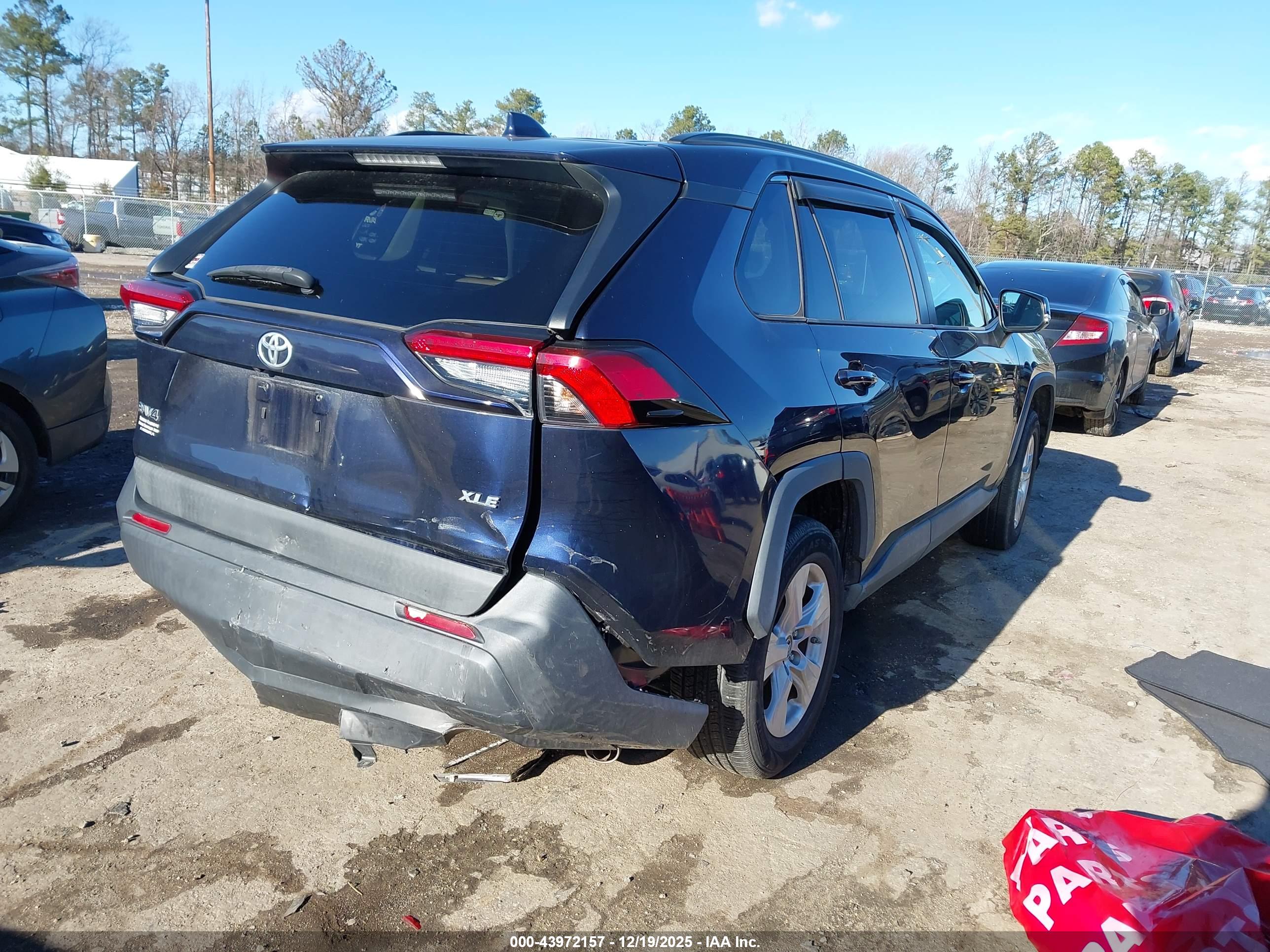TOYOTA RAV4 image 4