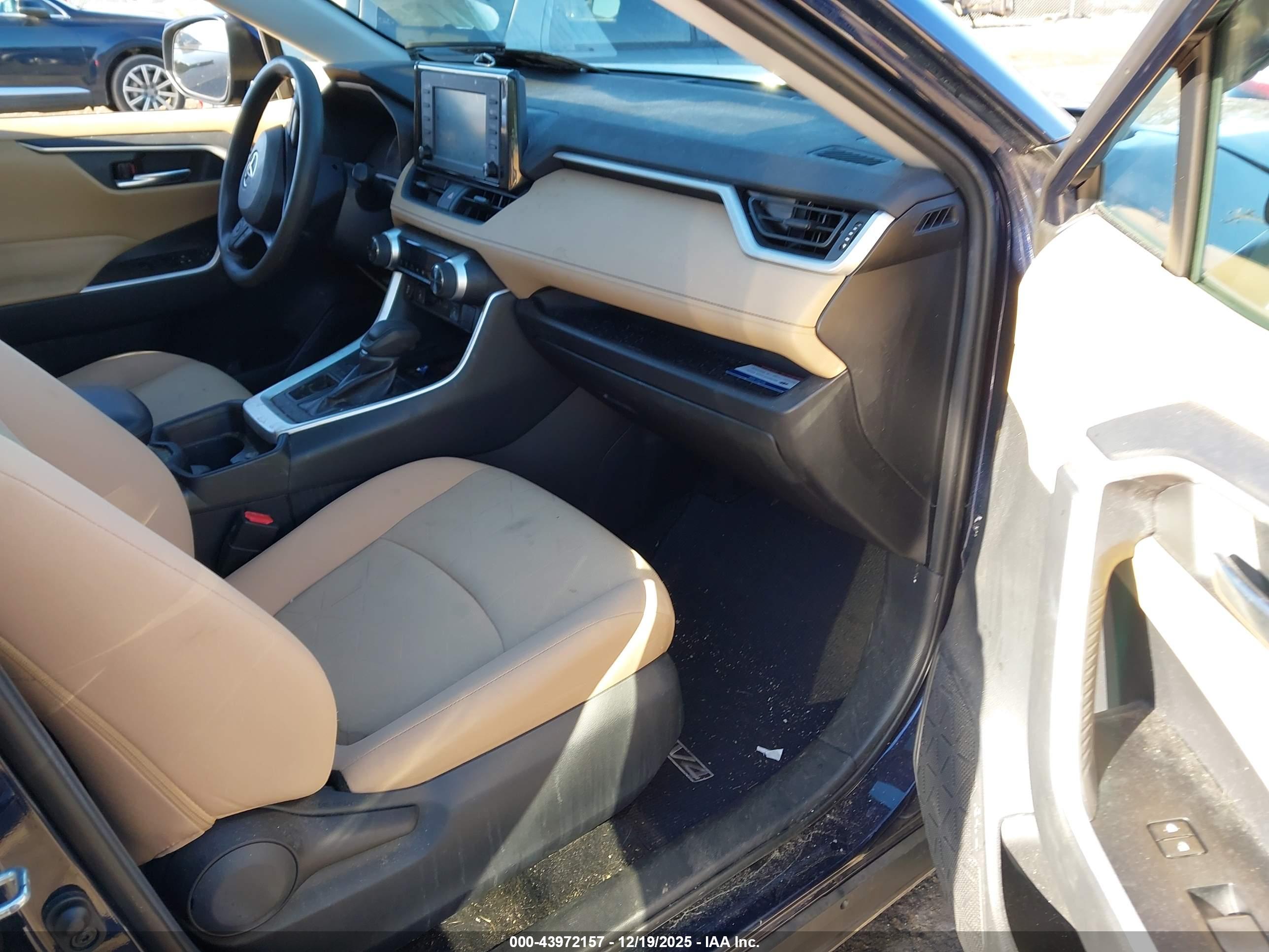 TOYOTA RAV4 image 5
