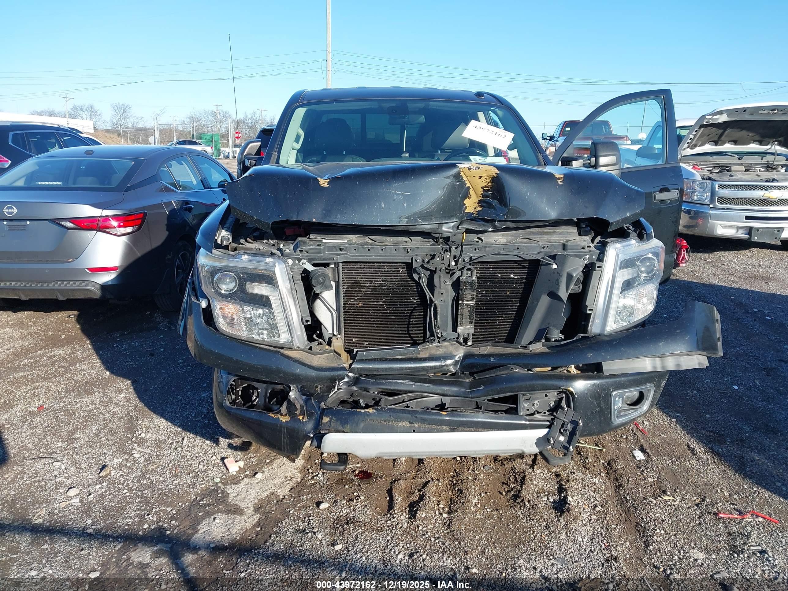NISSAN TITAN image 6